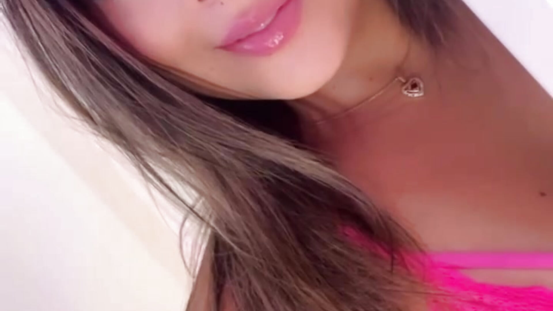 delicious pleasure 🎀🎁 - video van Emma_JJones cam-model