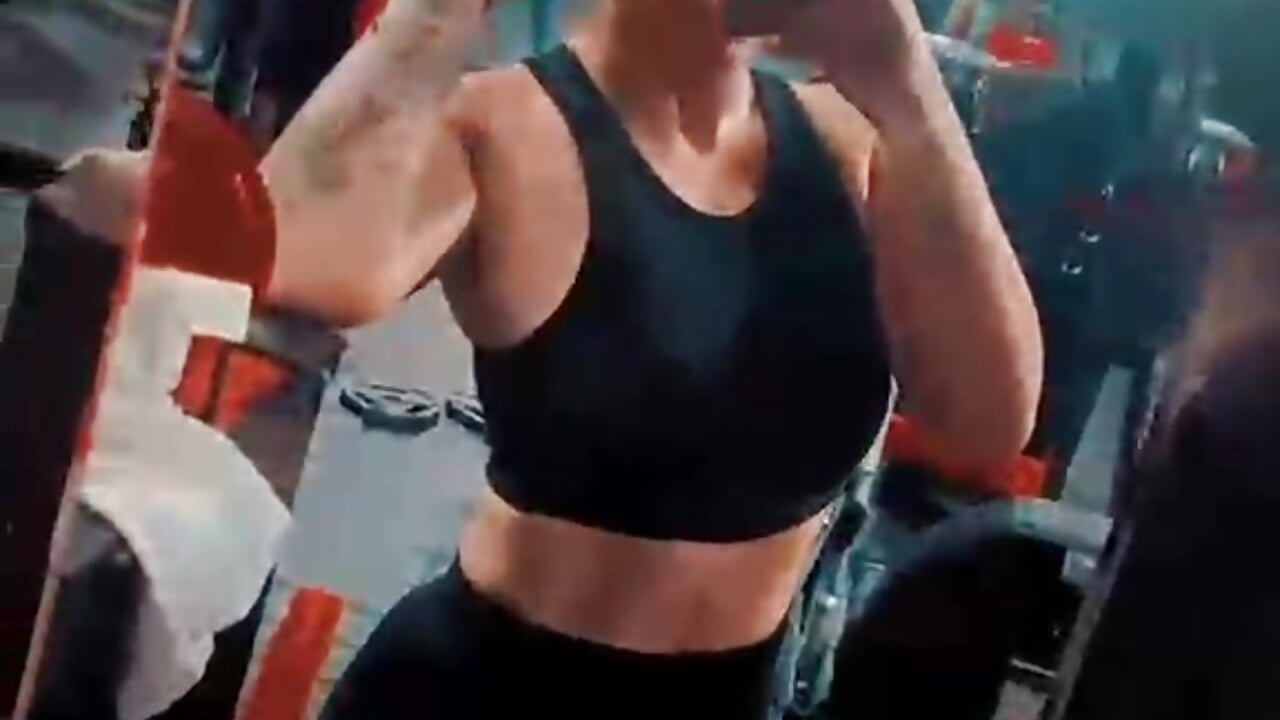 gym girl - video oleh Emma_JJones kamera model