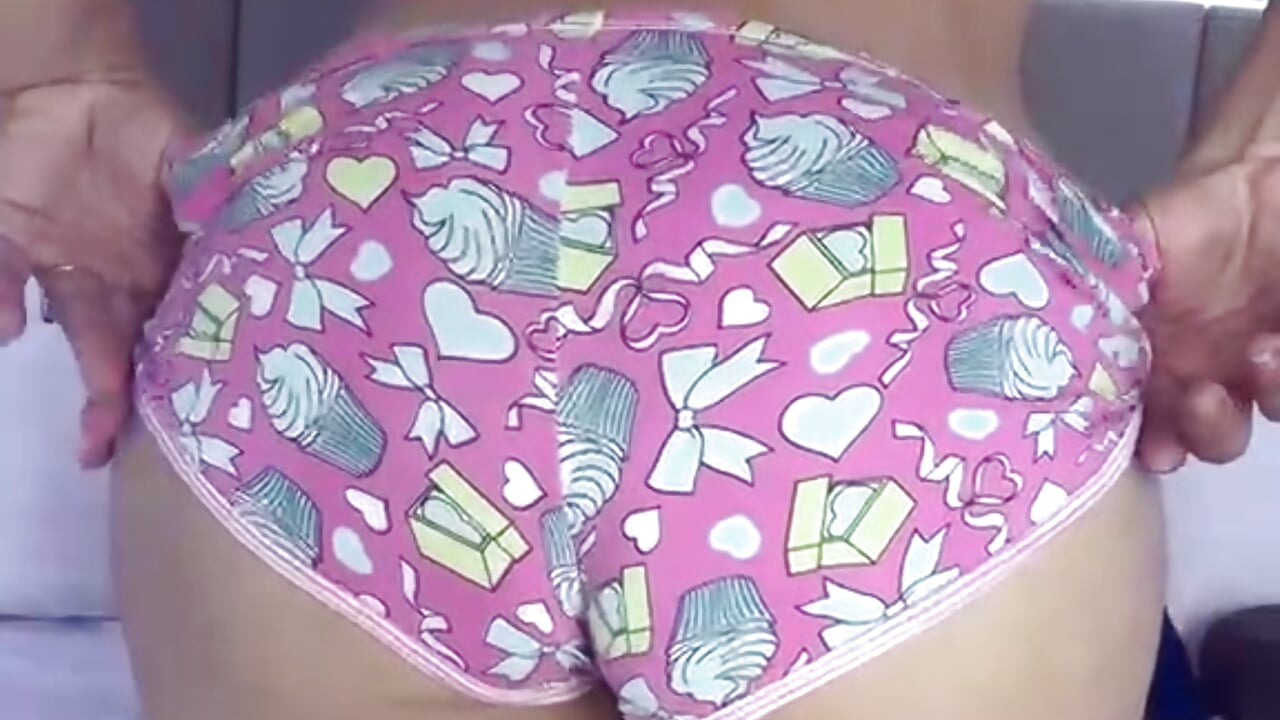 I LOWER MY SHORTS AND SHOW MY BIG ASS, UPSS... 😈🥵