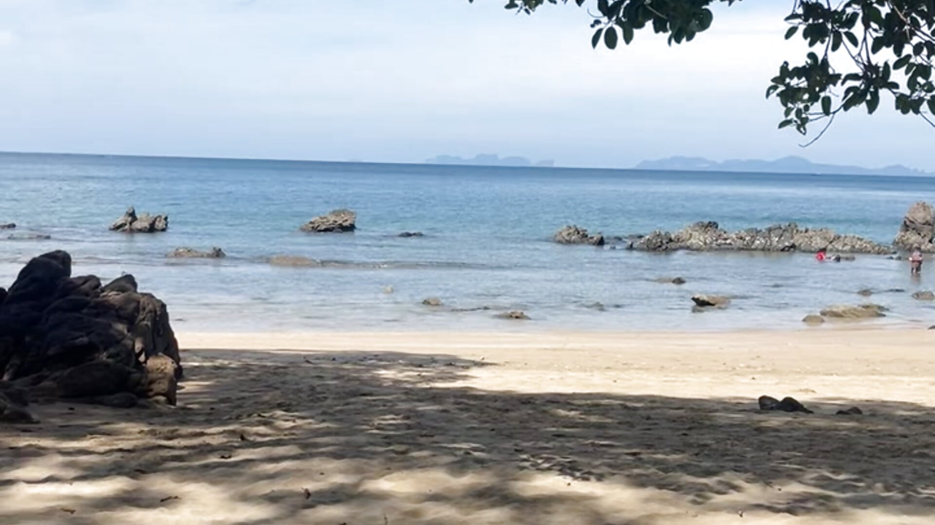 Well deserved break on the beach in the sun - Vídeo de Yourgirlcindyy666