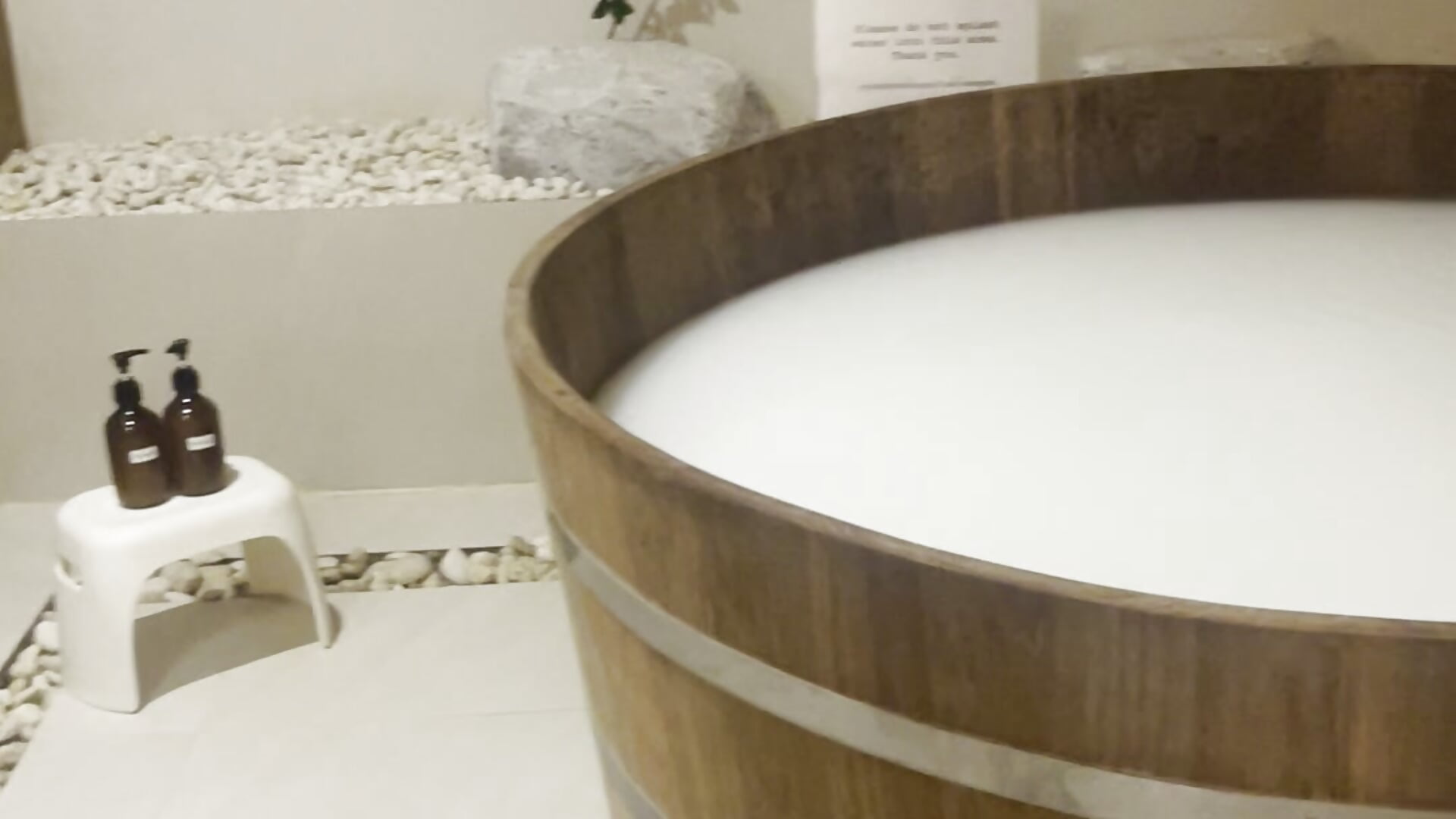 Onsen bath - Milk - Vídeo de Yourgirlcindyy666