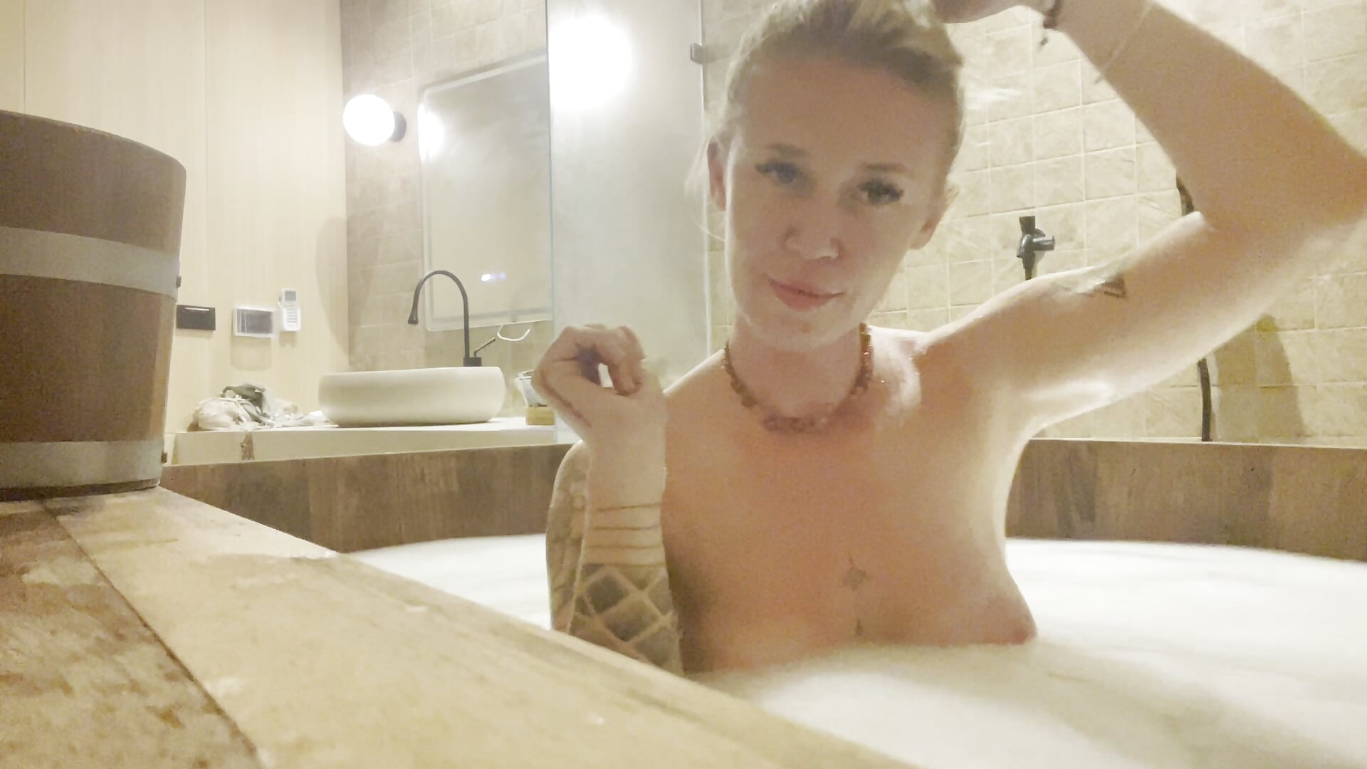 Onsen bath - Milk, join me? - Vídeo de Yourgirlcindyy666