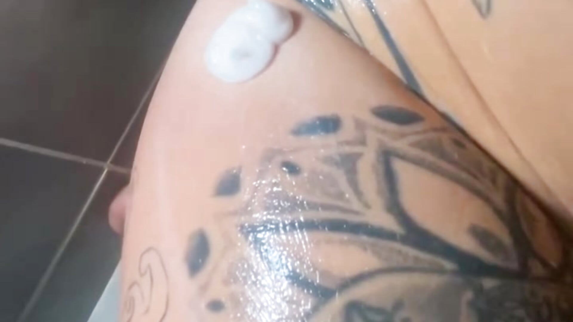 Keep your skin hydrated bitches xxx - Vídeo de Yourgirlcindyy666