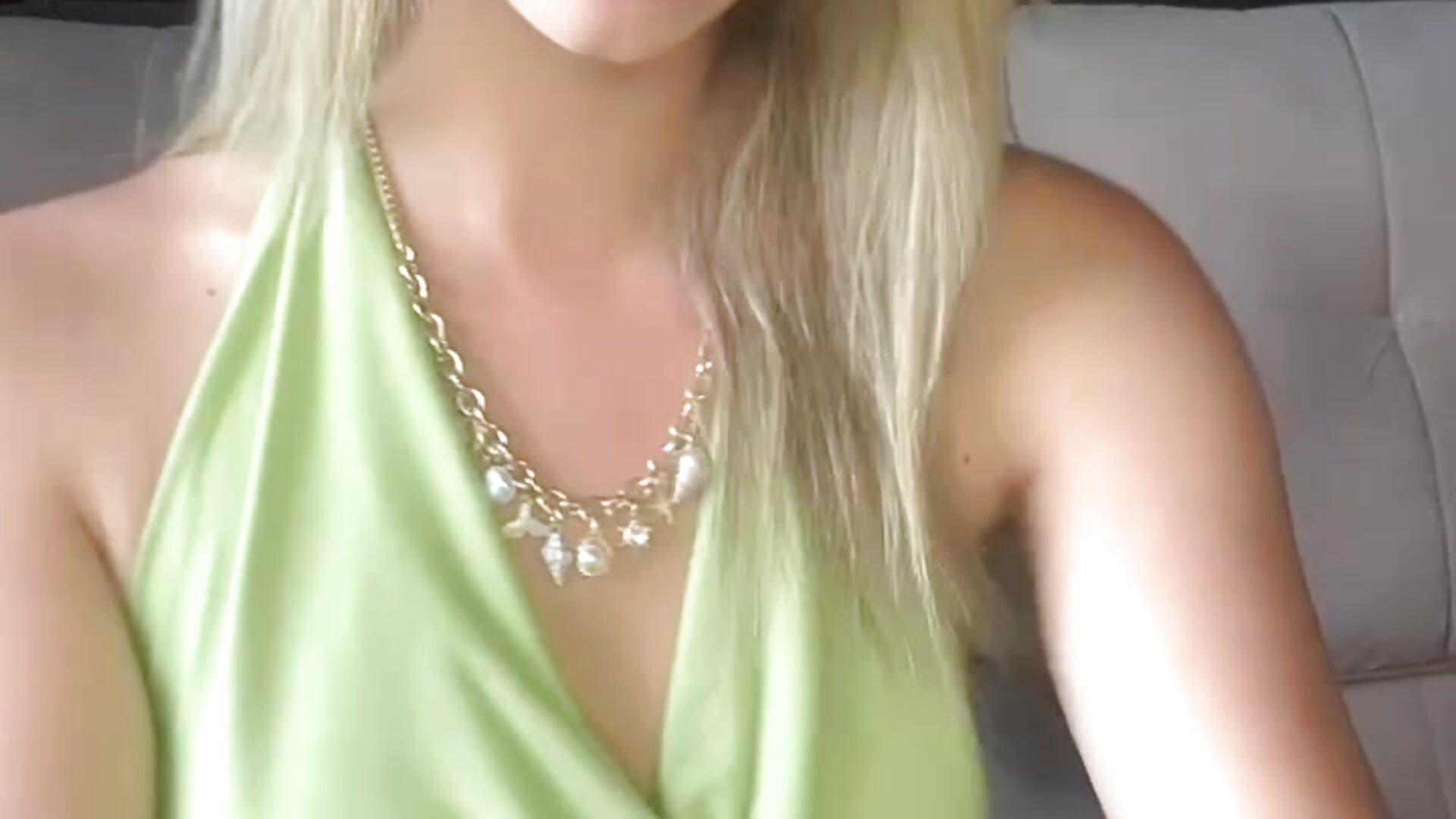 trim.EEF1E6CF-9A86-4679-915C-527E210349E5.MOV - video oleh Bellahcha kamera model