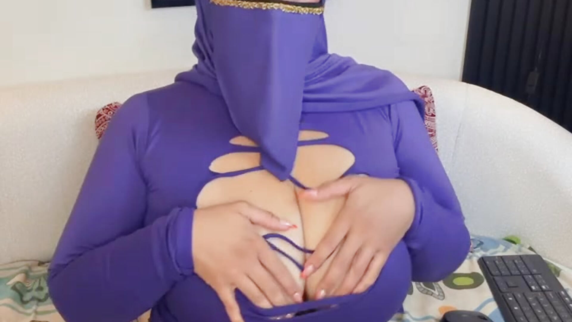 your bonnie is at your orders love🐰🥵😈 - video by hana_falak cam model