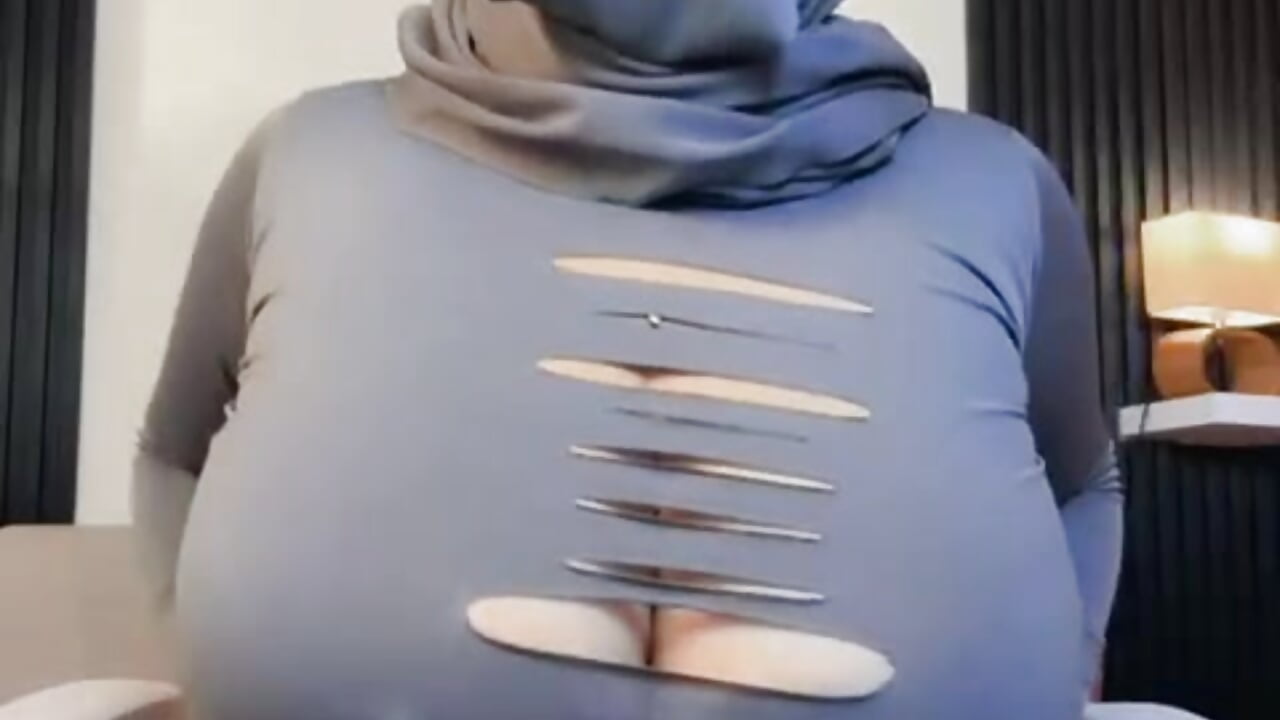 Don't look at me so much... or you'll fall in love 💦 - video by hana_falak cam model