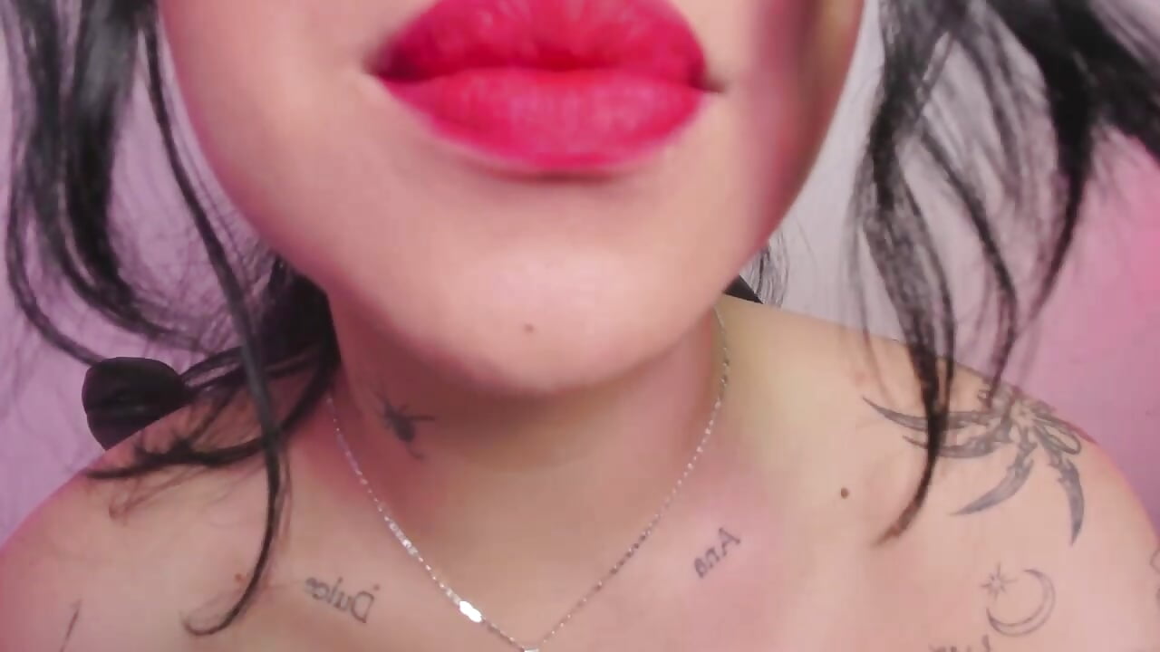licking you👅 - video by AnnikaMerliahh_ cam model