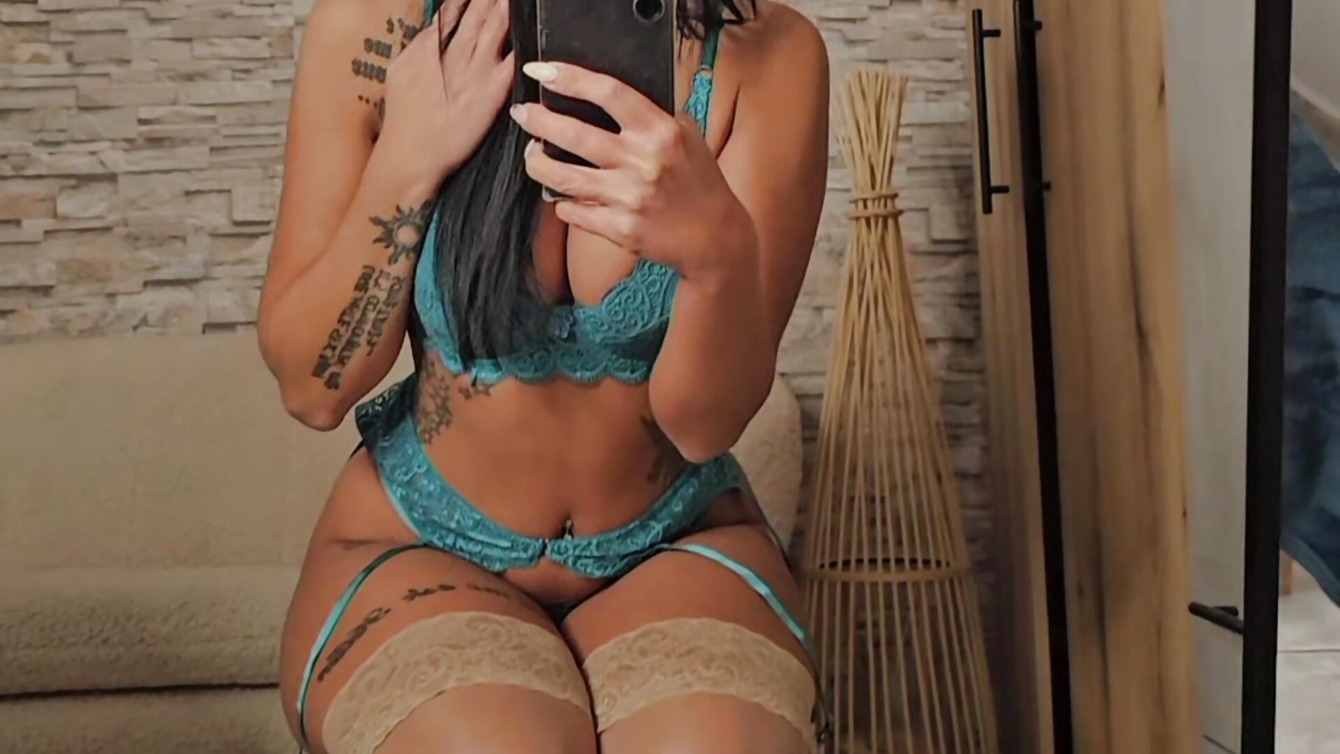 1000026134 - video oleh model kamera cat_woman_BD