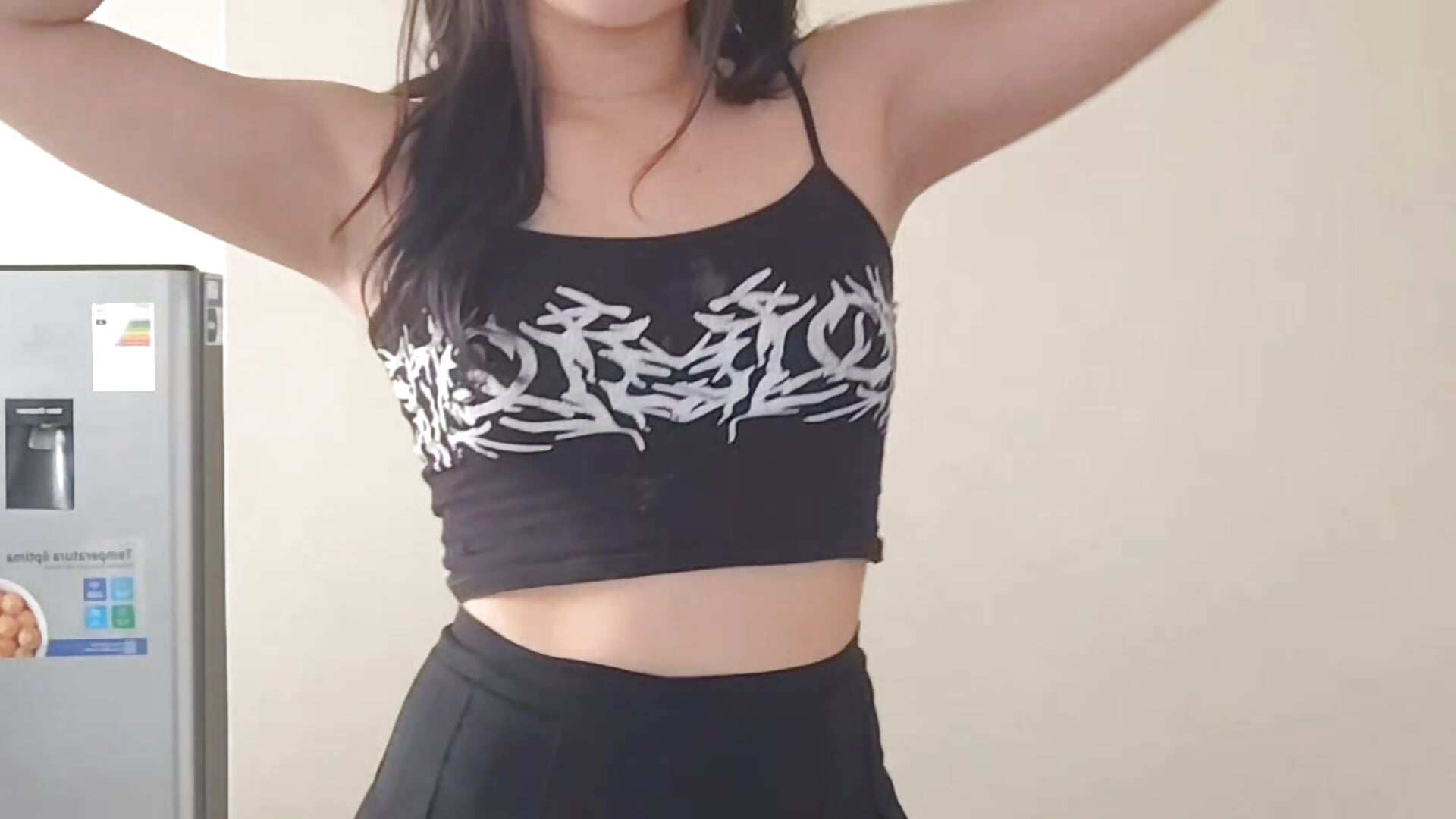 A genuine dance (not nude) - vidéo du modèle de showcams Elsa_sweet