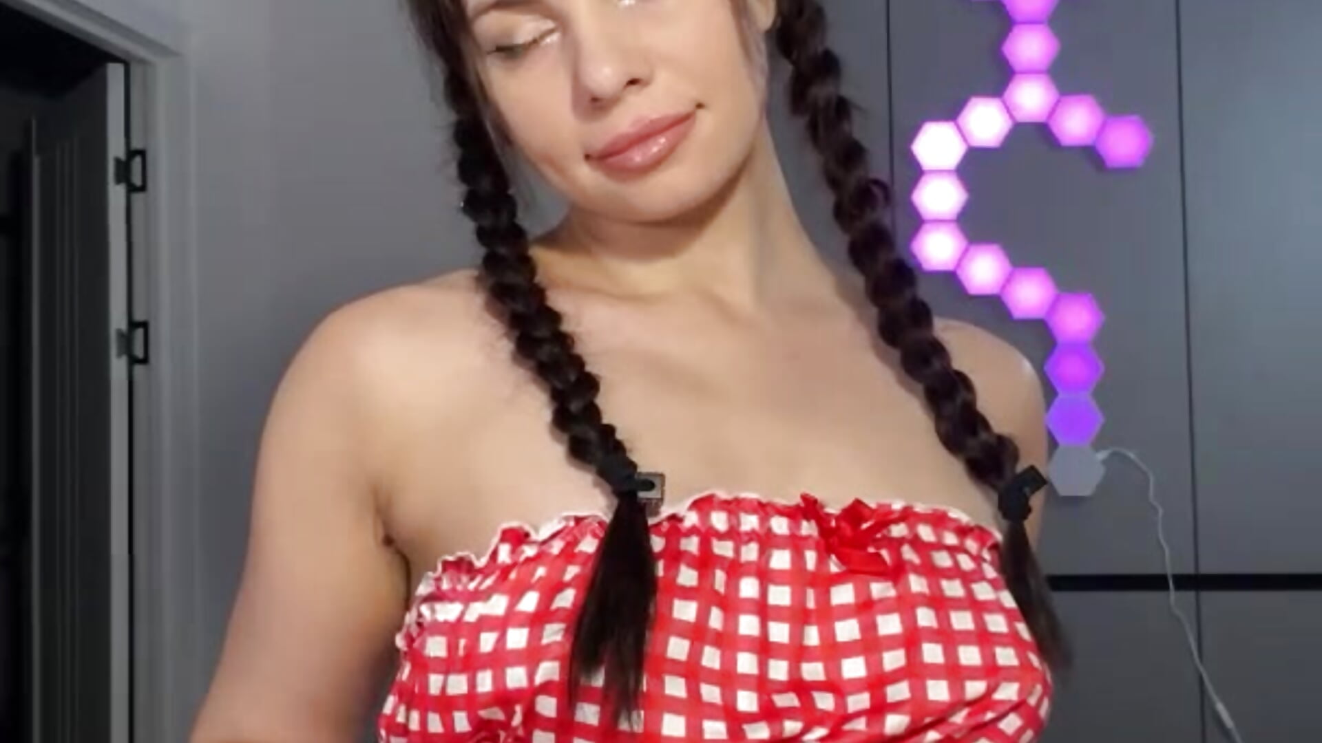 I showed you my boobs - clip cu CurlyLara model videochat