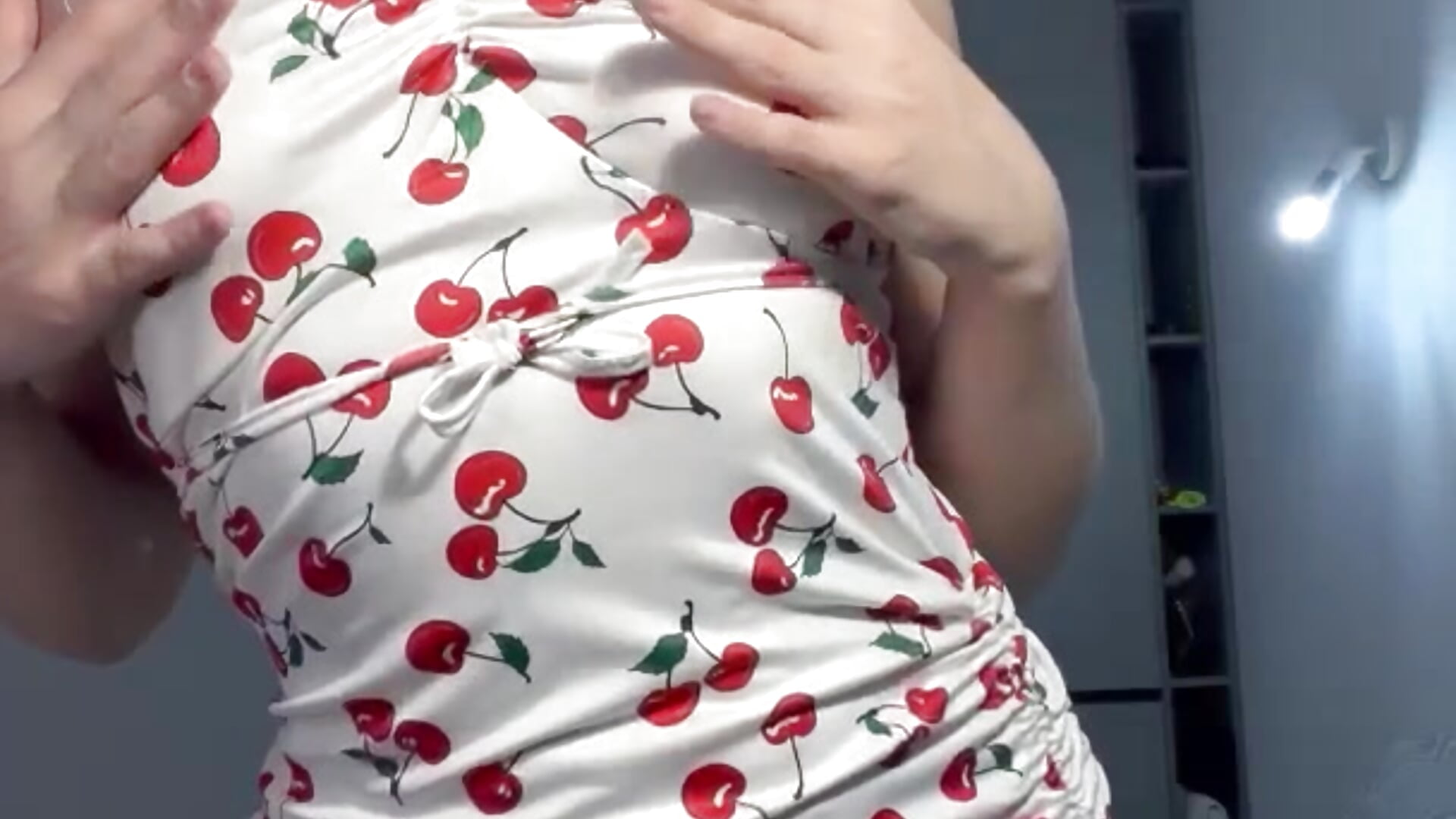 I came to my friends in a dress on my naked body - відео від вебк аммоделі CurlyLara