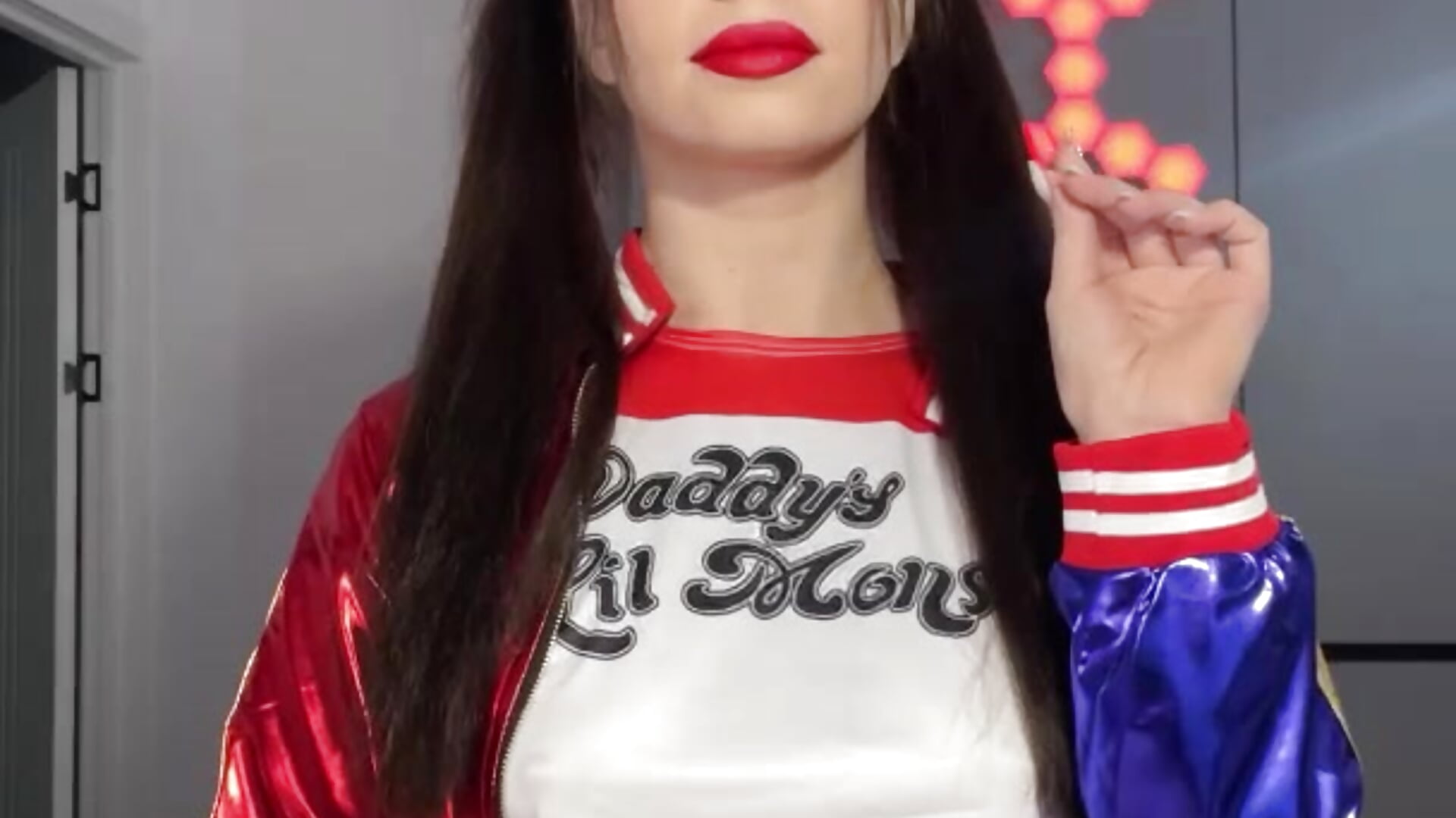 Don’t forget to follow me – video od webkamerové modelky CurlyLara