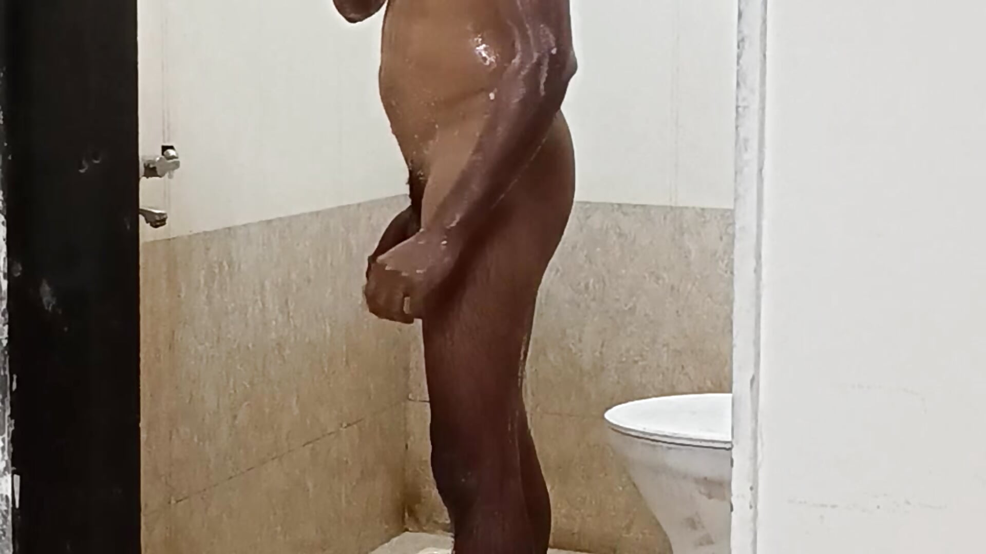Shower time fun😜🍌🍑💦🛁🚿 - BigCockBong adlı kamera modelinin videosu