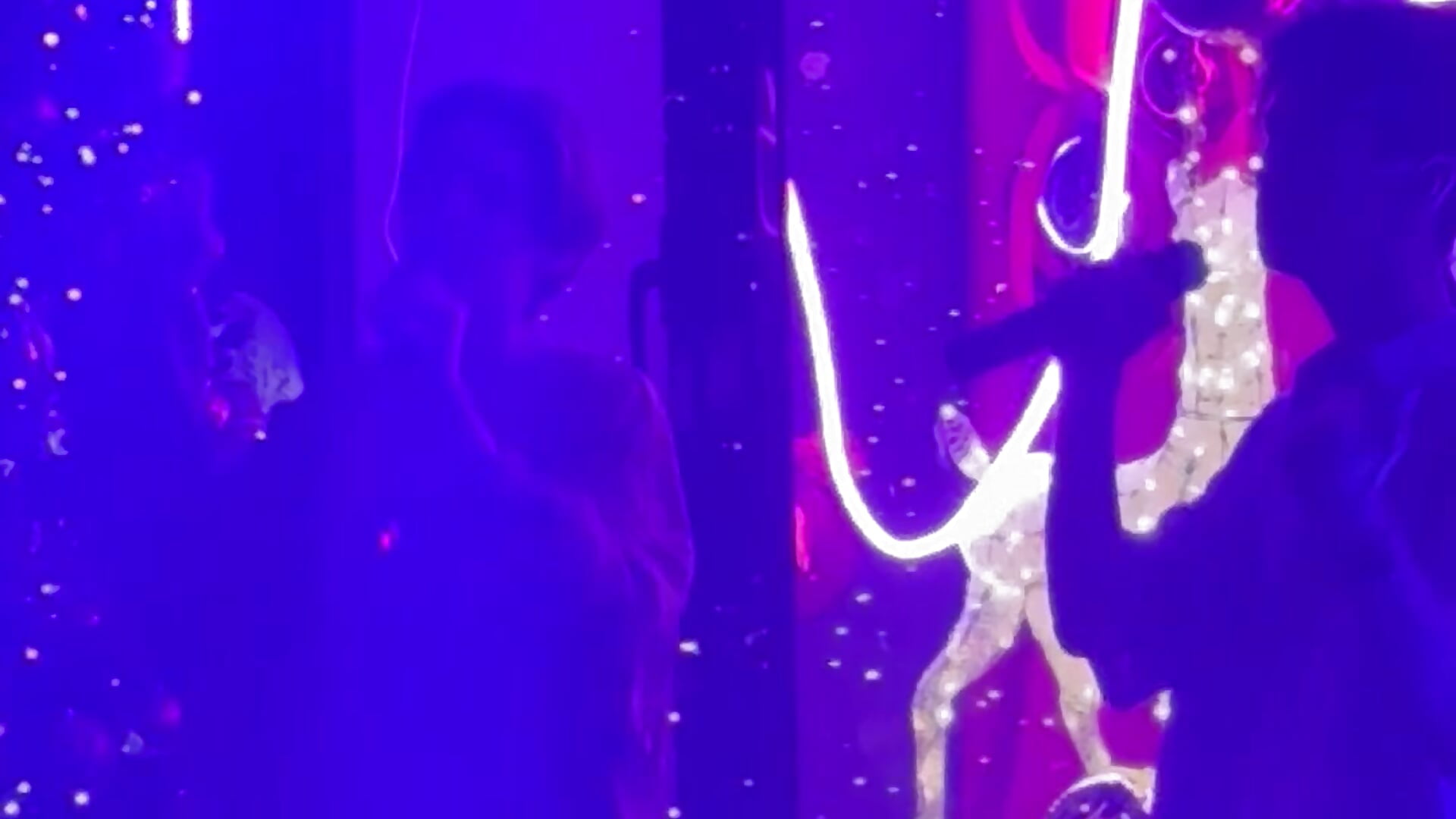 Ted and Andrew in karaoke 🎤 - فيديو من AndrewwCarter2 موديل الكام