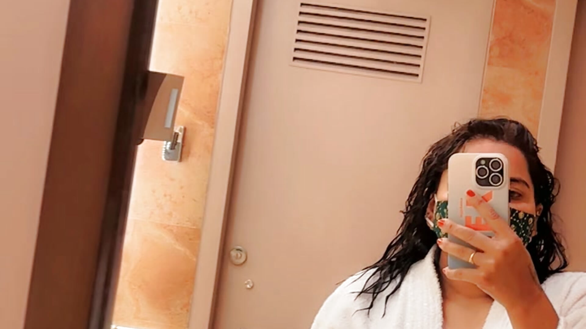 In hotel 🥵💦 - Simar_punjabi主播的视频