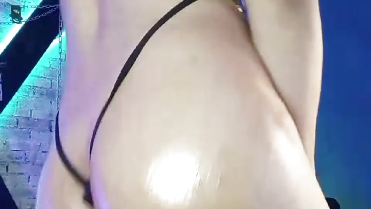 oil ass bouncing 🍑🤤