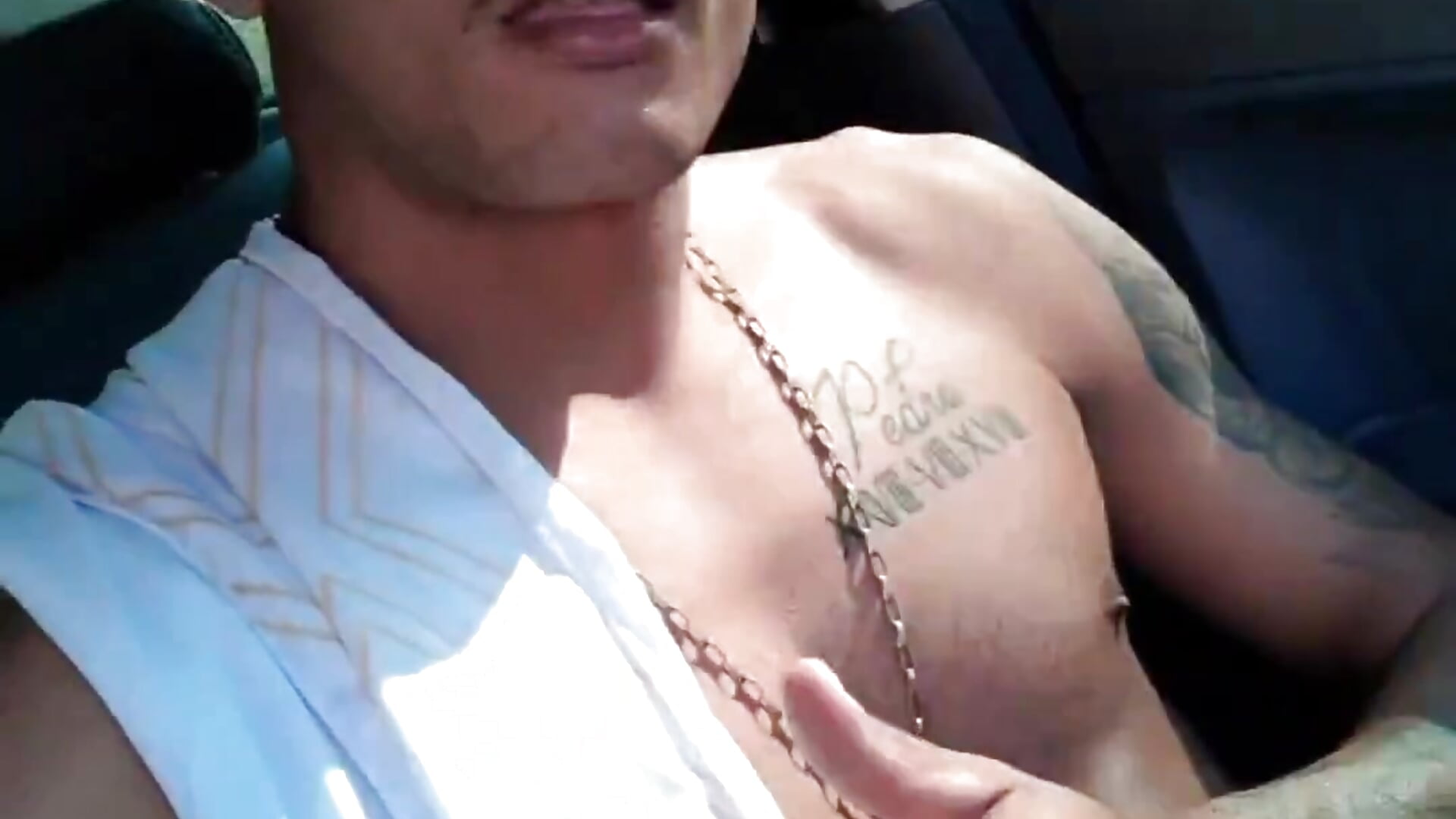 4f83aece-89ab-470e-bb1b-1b0382a50a77-1_all_5684 - video van MorenoTatu cam-model