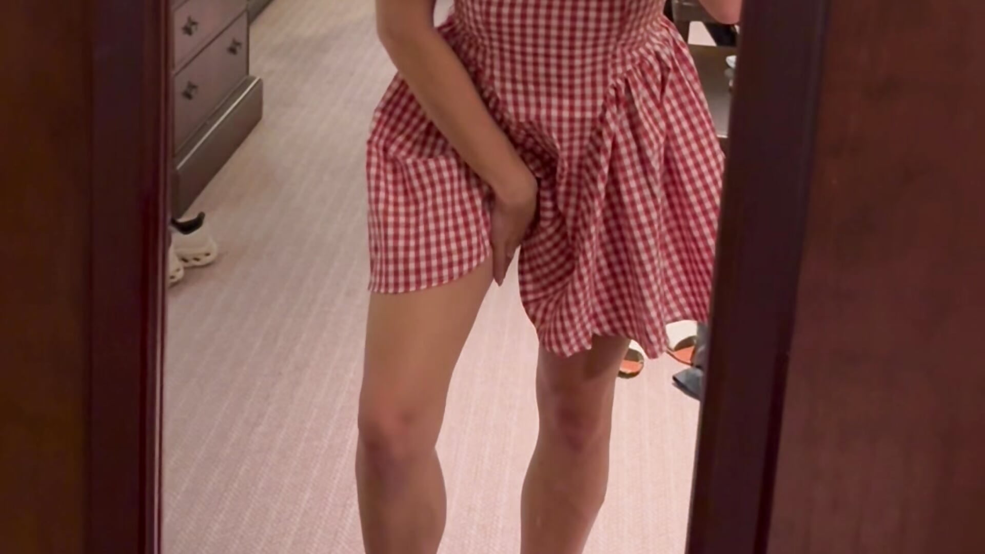 Panties on under my dress? 👀－カメラキャストのMrsMollyWildeの動画