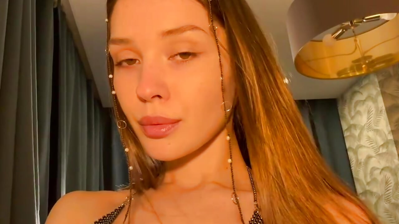 profile-intro-video-1745641687 - video by lekfull-kitten cam model