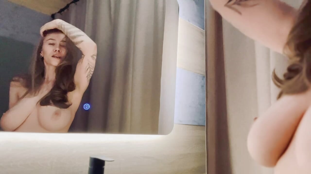 Bathroom – video od webkamerové modelky _Eva_Adama