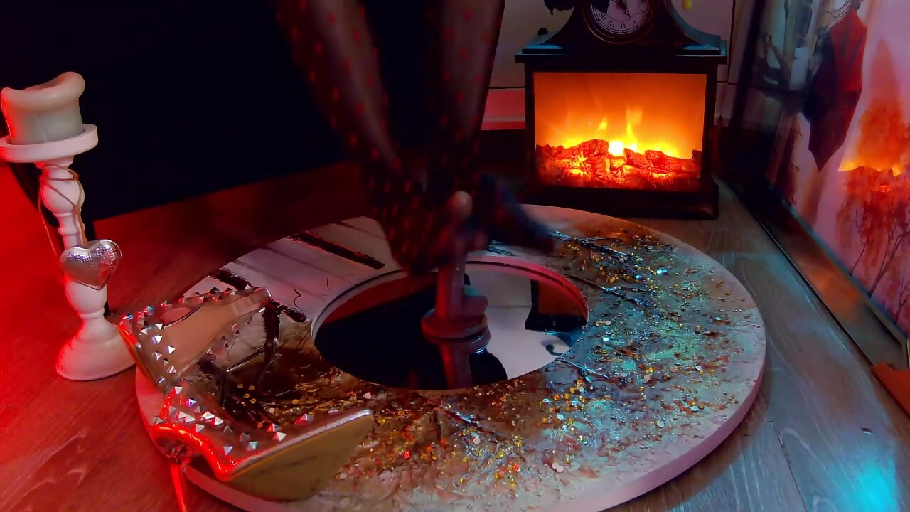 Cozy vibes & a footjob – video modela na kameri FeetVibe