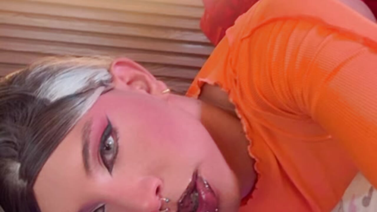 “There’s something between us that feels nice.” - video by AndyBlake_ cam model