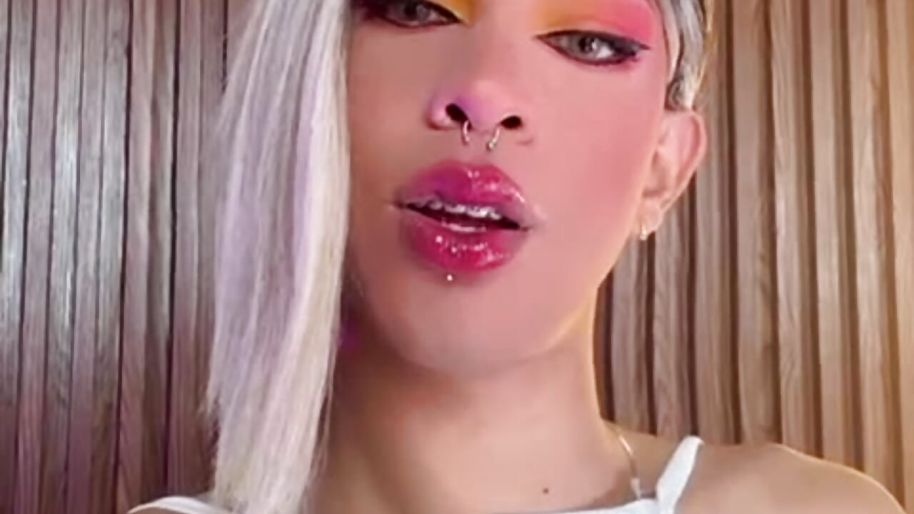 “I look innocent… but I don’t always behave 😇😏” - video by AndyBlake_ cam model