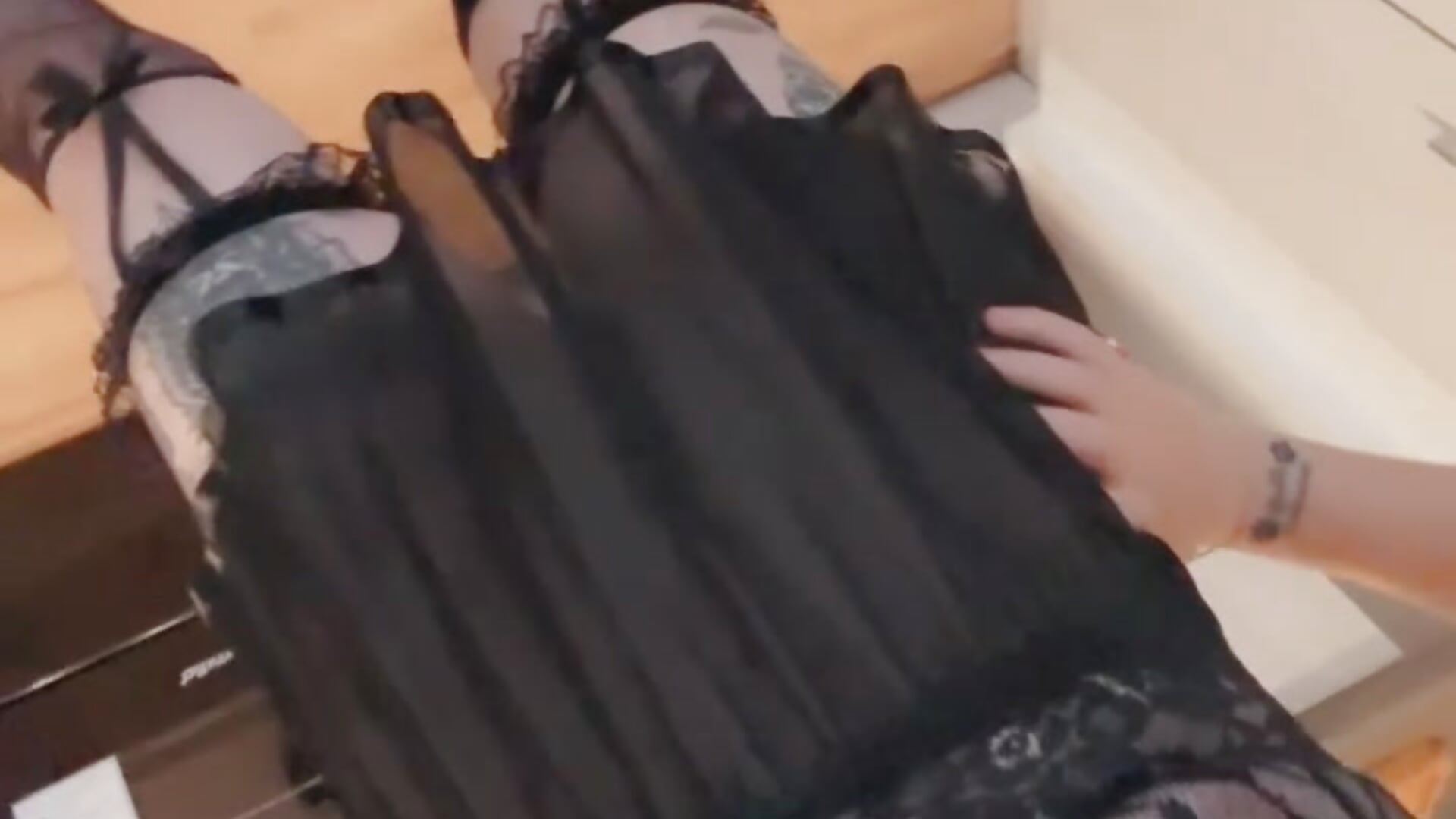 Cheeky flash in the black lingerie - วิดีโอโดย Ruby_Fiery_27