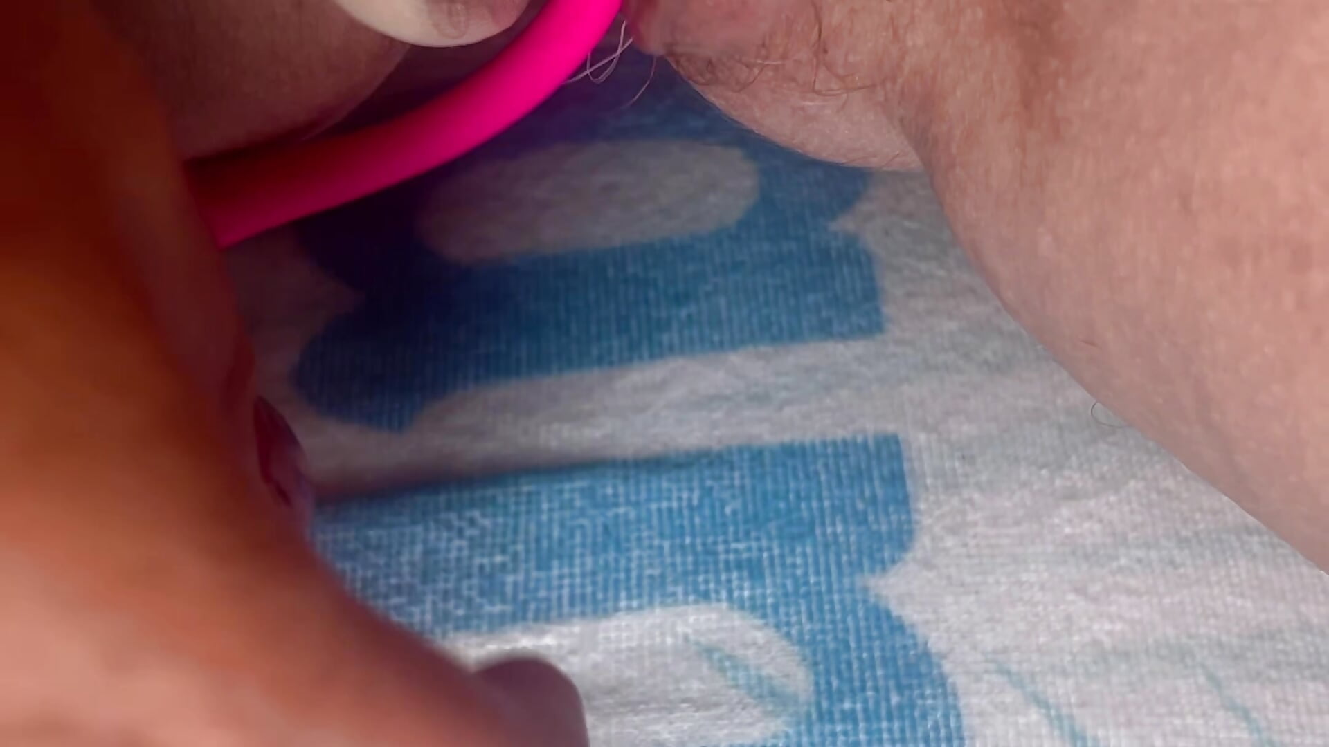 Filthy bitch squirts! 💦 - video di RubyInk modella di cam
