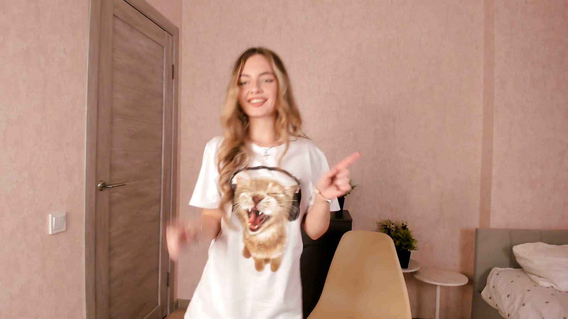 <3