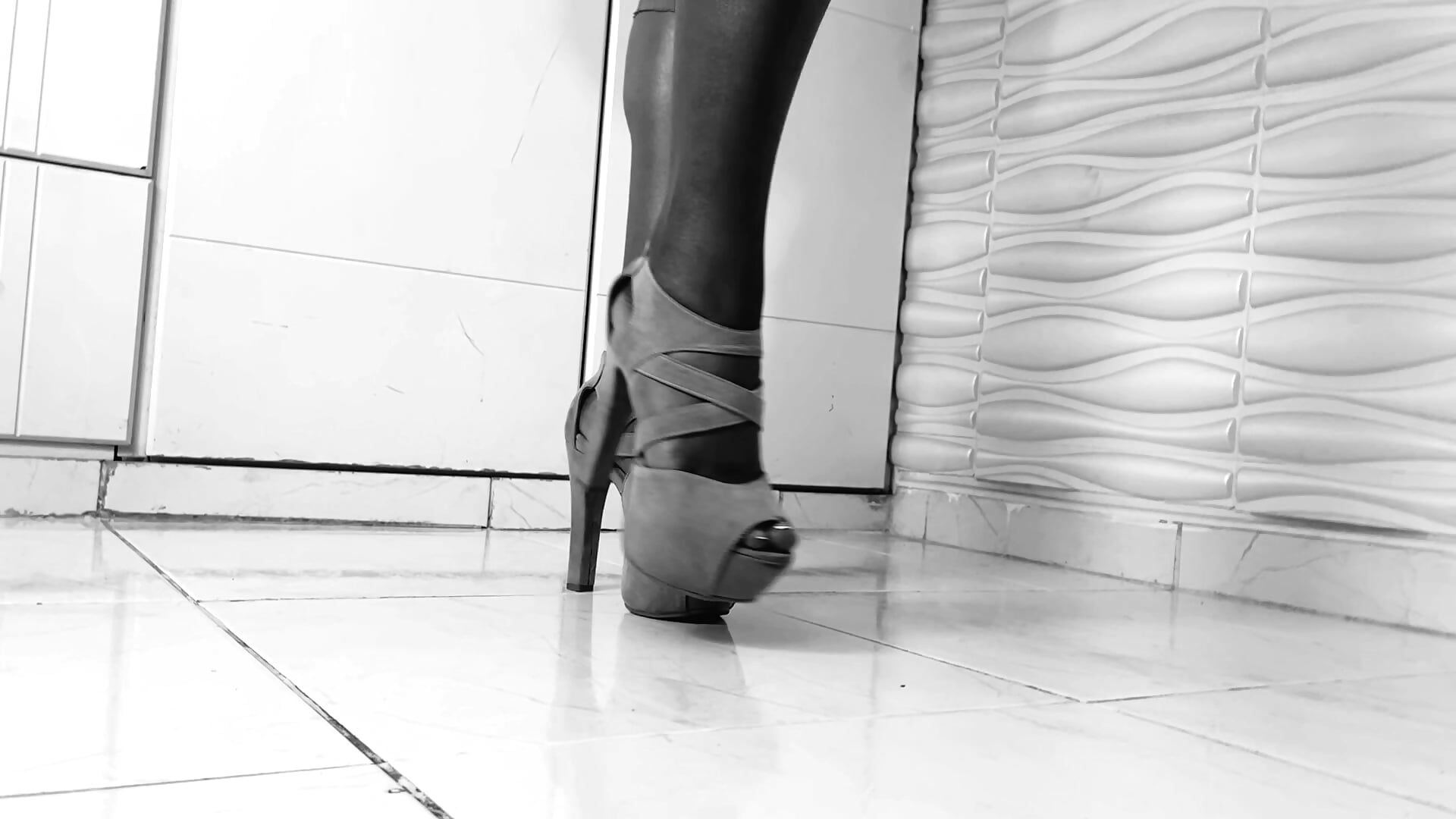 HOT B&W HEELS 🤍🖤watch this video and get horny with the sound of my heels