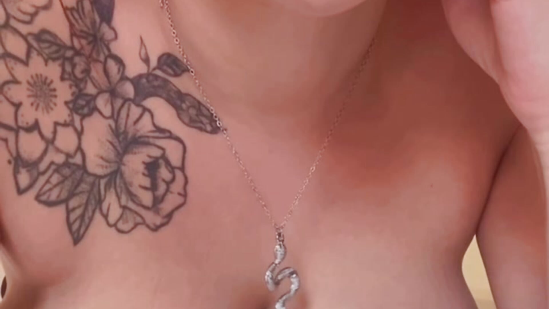 Imagine that mouth sucking you.❤️ - Vídeo de Redxxcutie, modelo de vídeos