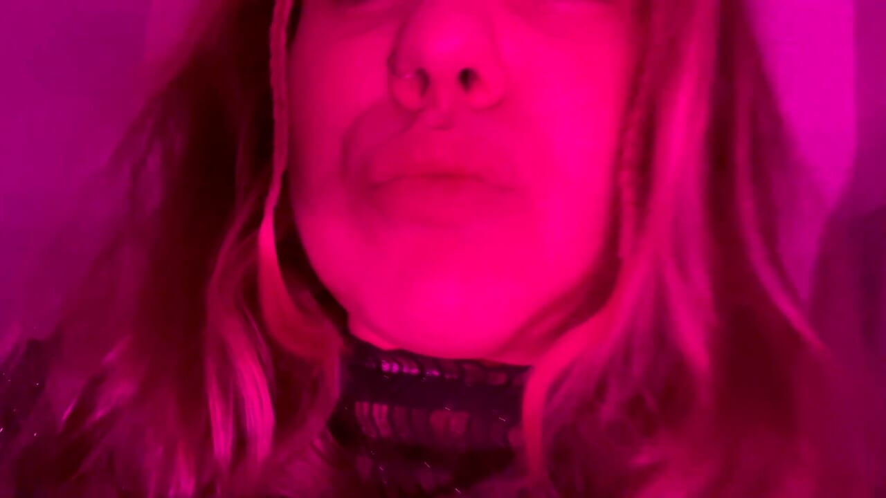 boobs in a transparent blouse - video van SuzieMurray cam-model