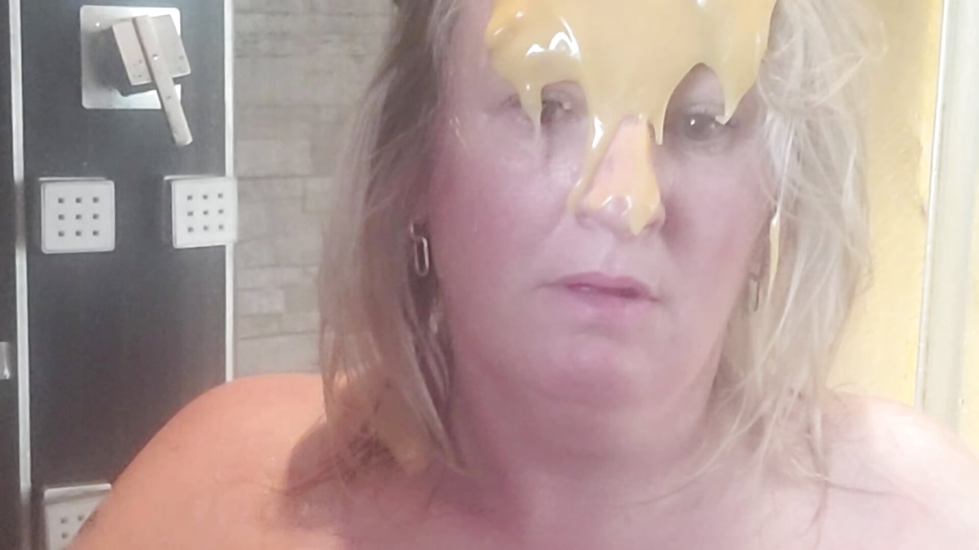 Custard shower  don't mind smelling sweet 😋