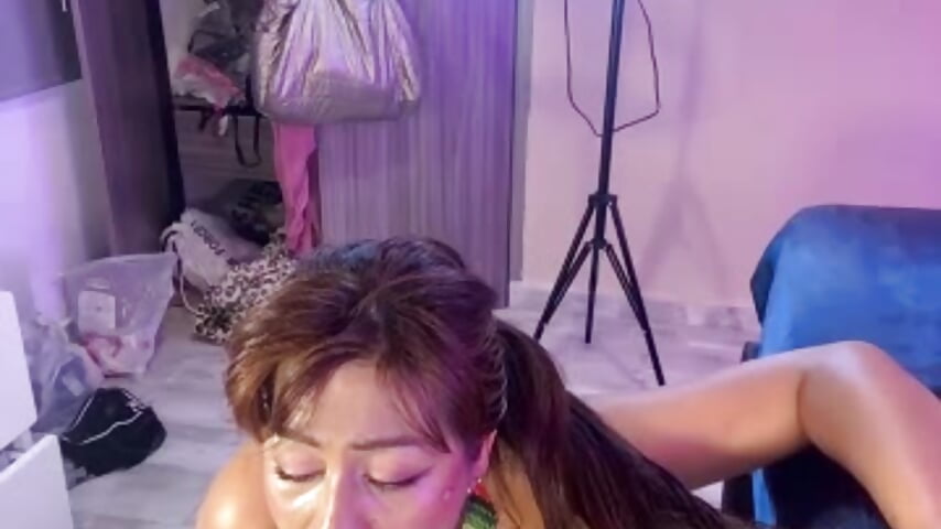 Deep throat - відео від вебкаммоделі SusanAriasl