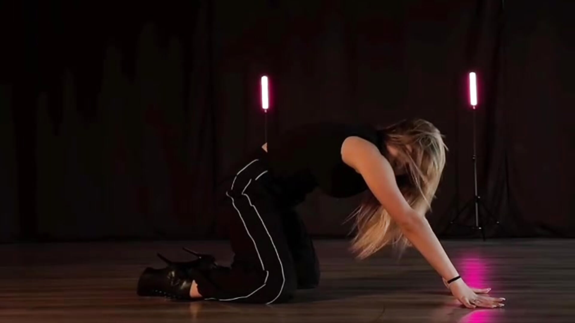 Look at my body curves – video af HelenaMorgan cam-model