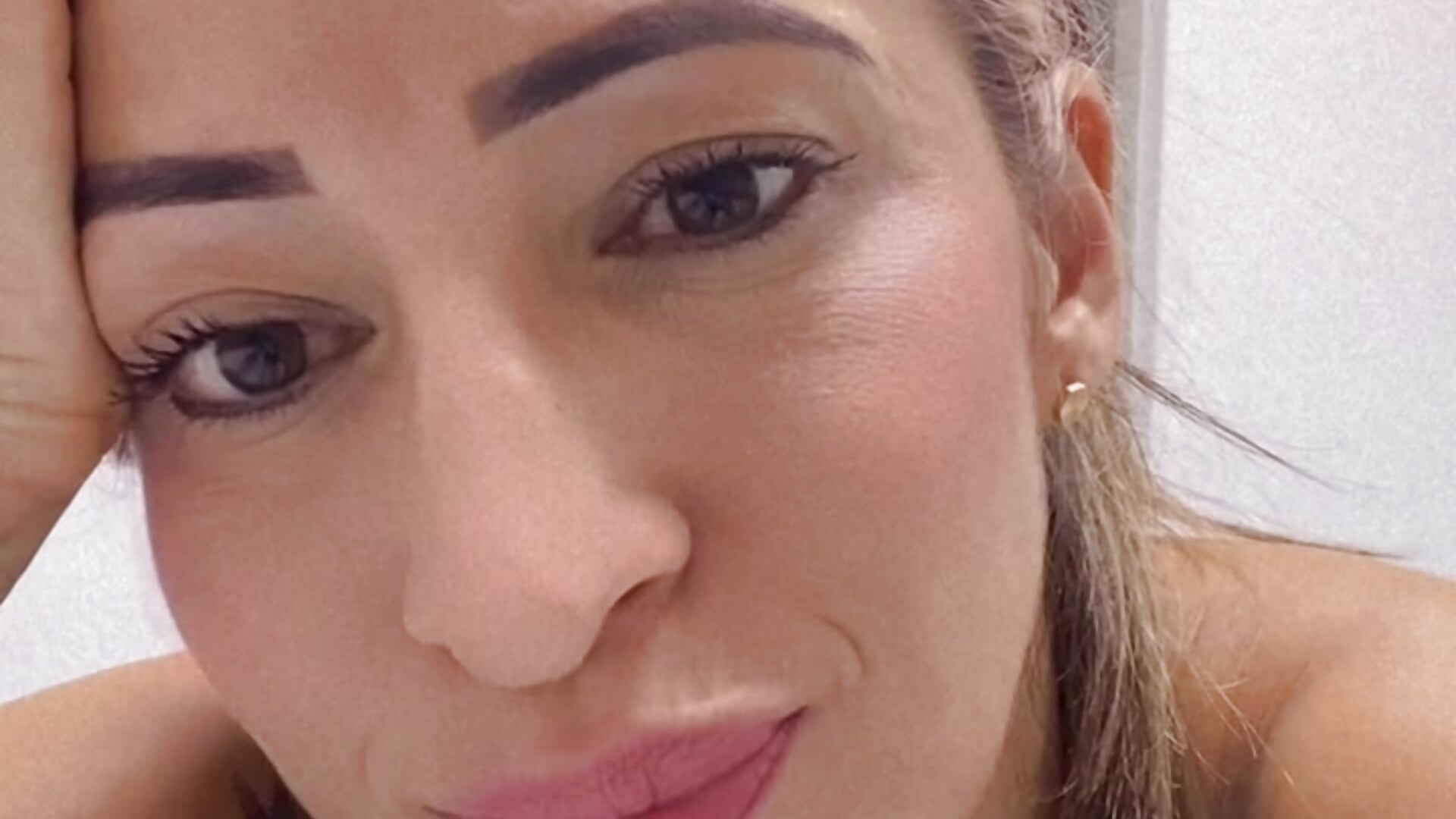 I send you delicious kisses 💋💋💋💋💋💋😈😈😈😈🔥🔥 - video by Tayra_Pradit cam model