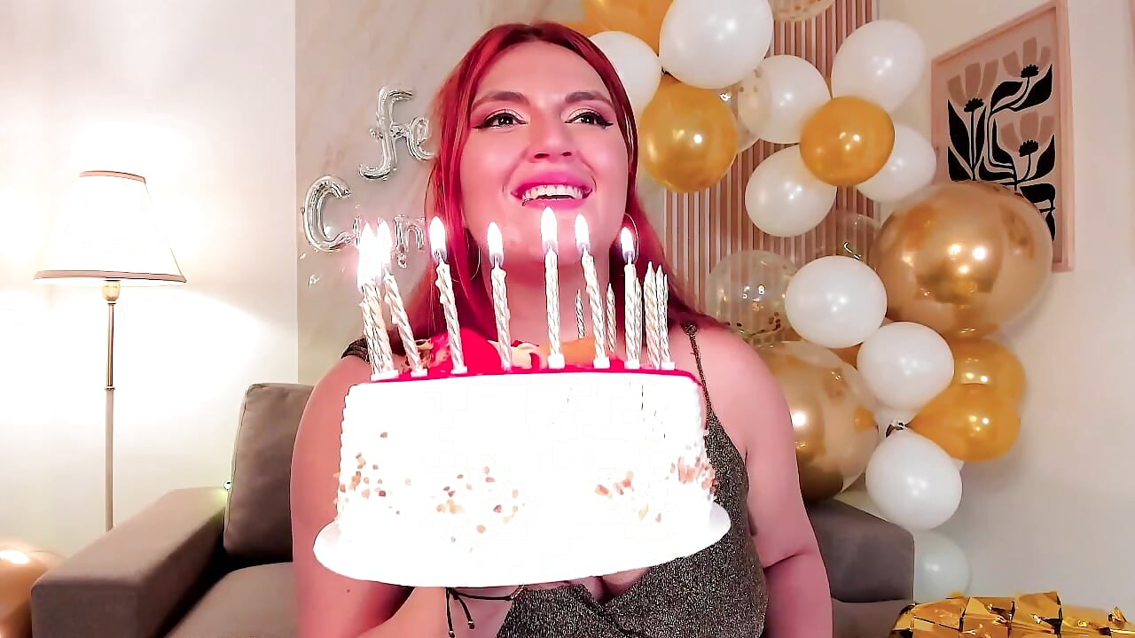 HAPPY BIRTHDAY TO ME - vidéo du modèle de showcams becca_diamond