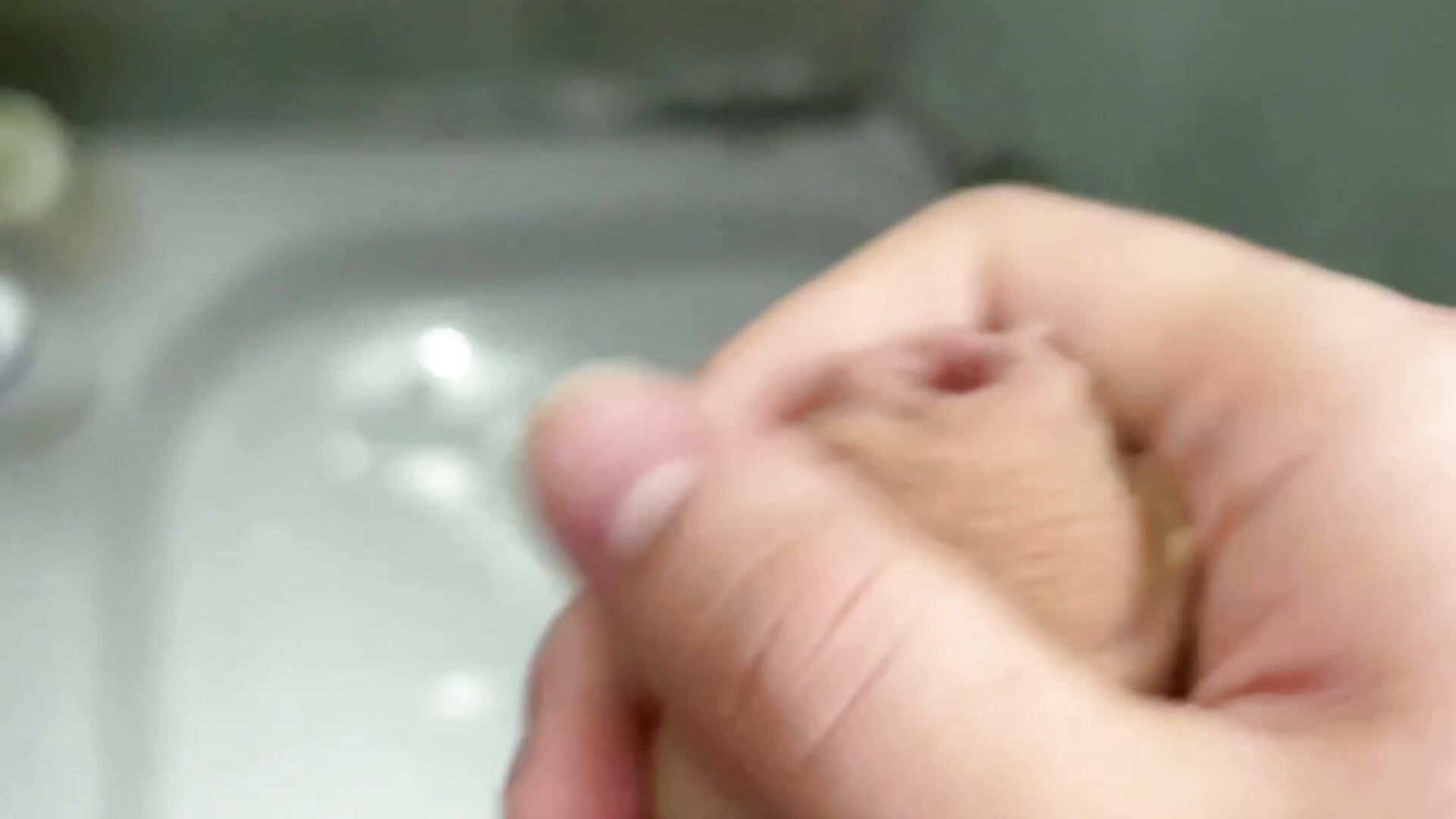 cumming in the shower – video modela na kameri Gregory_Byyrd