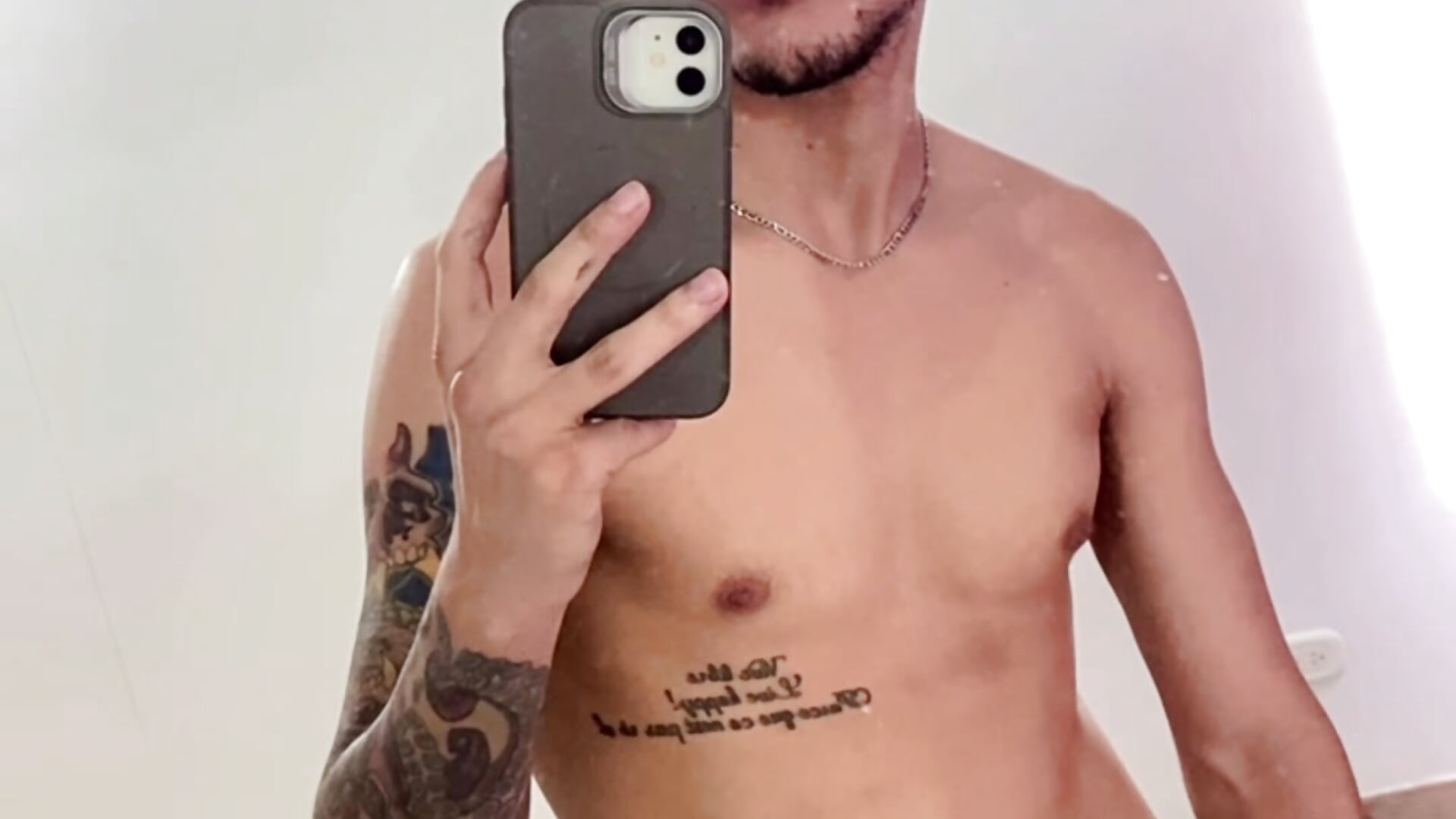 Working Out and sexy - فيديو من Benjamin_show موديل الكام