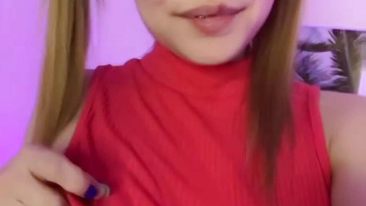 tease with my cherries🍒 - video di LianaBright modella di cam