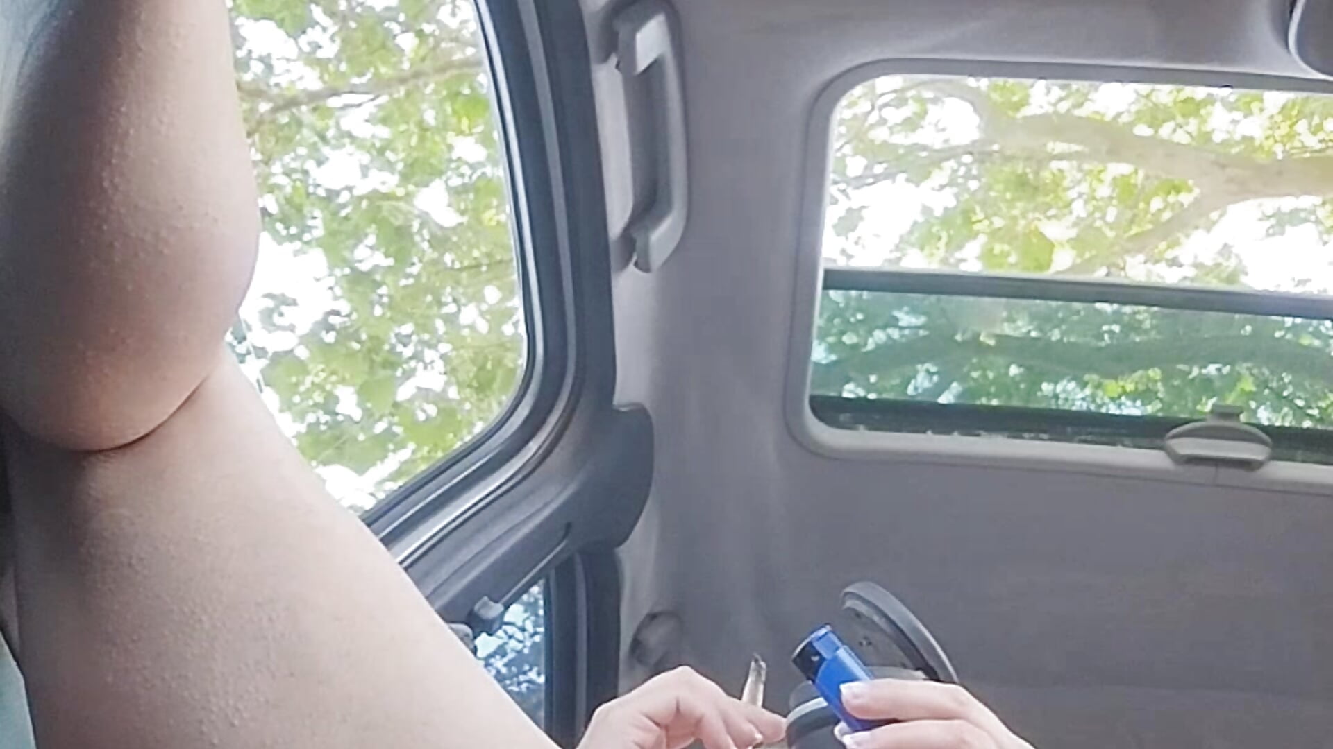Vidéo entière cochonneries dans la voiture 😜
