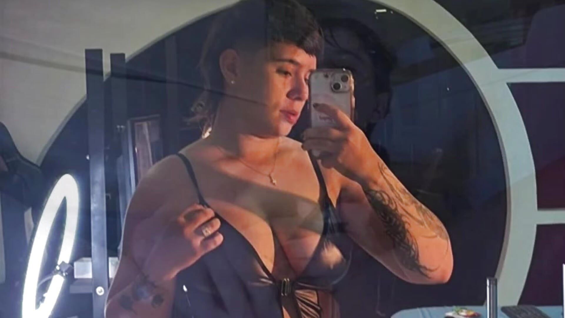 I feel so hot...🔥 - vídeo de la modelo de cam AbbySmiitth_