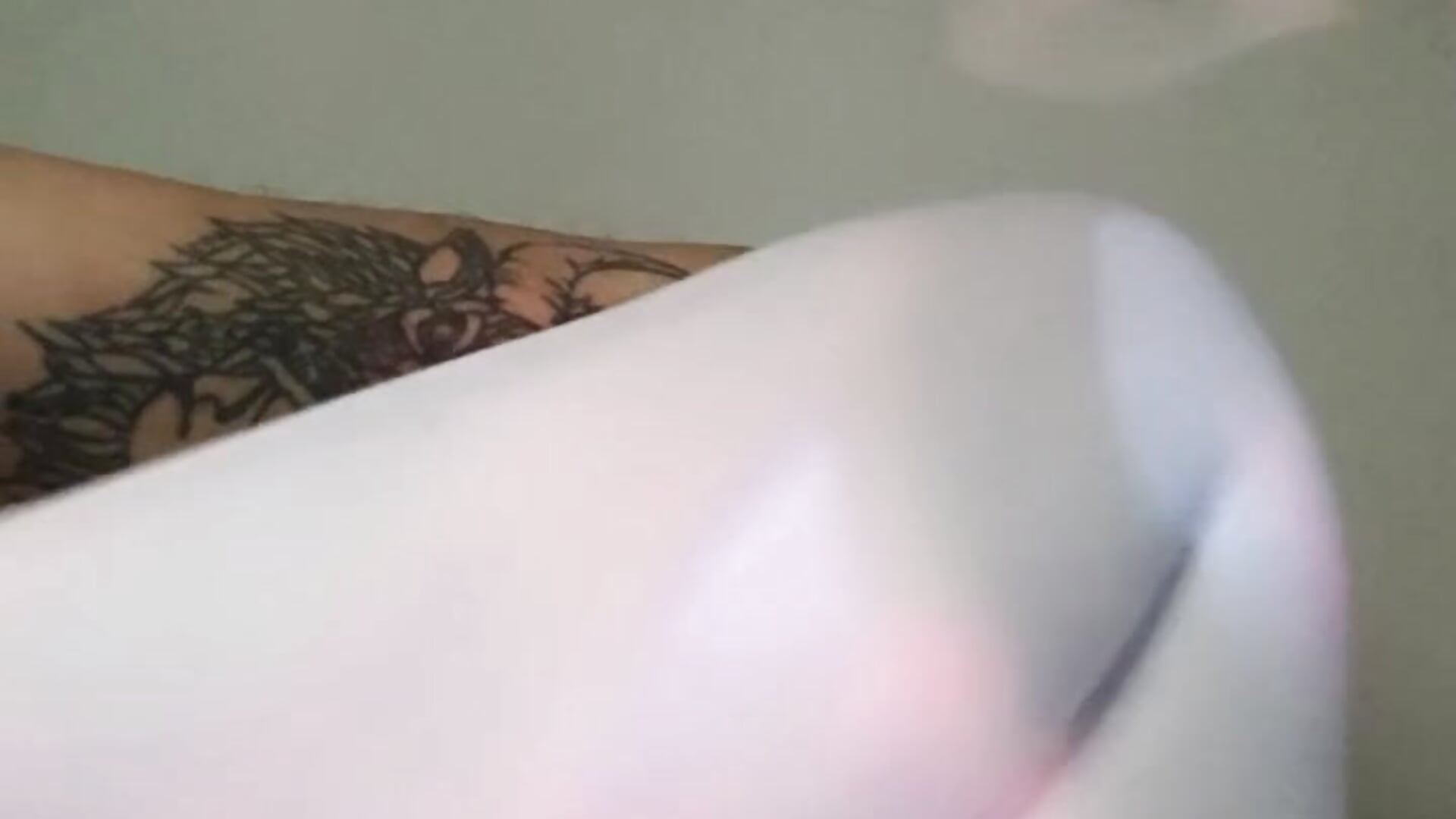 Tattoo leg - video by chloewildd_ cam model