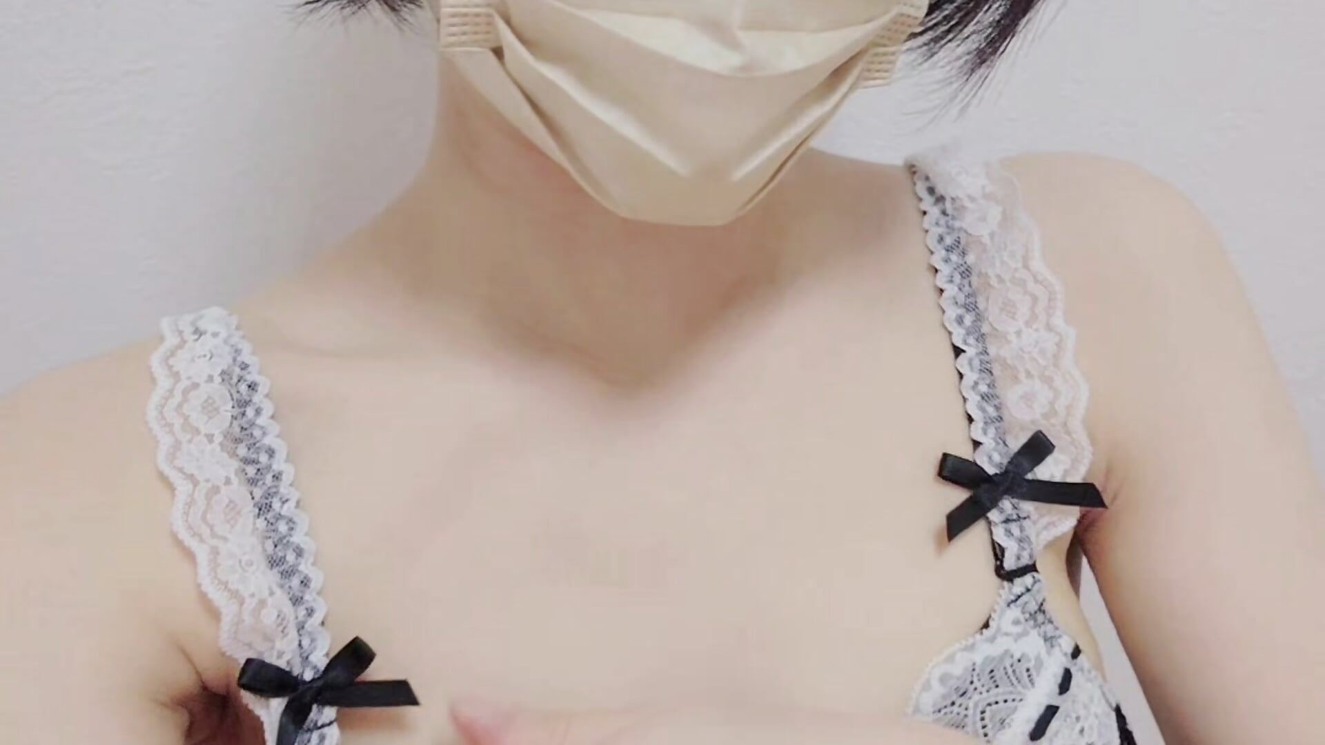 乳首いじって立たせる動画❤️笑 - video minamina1221 kameramallilta