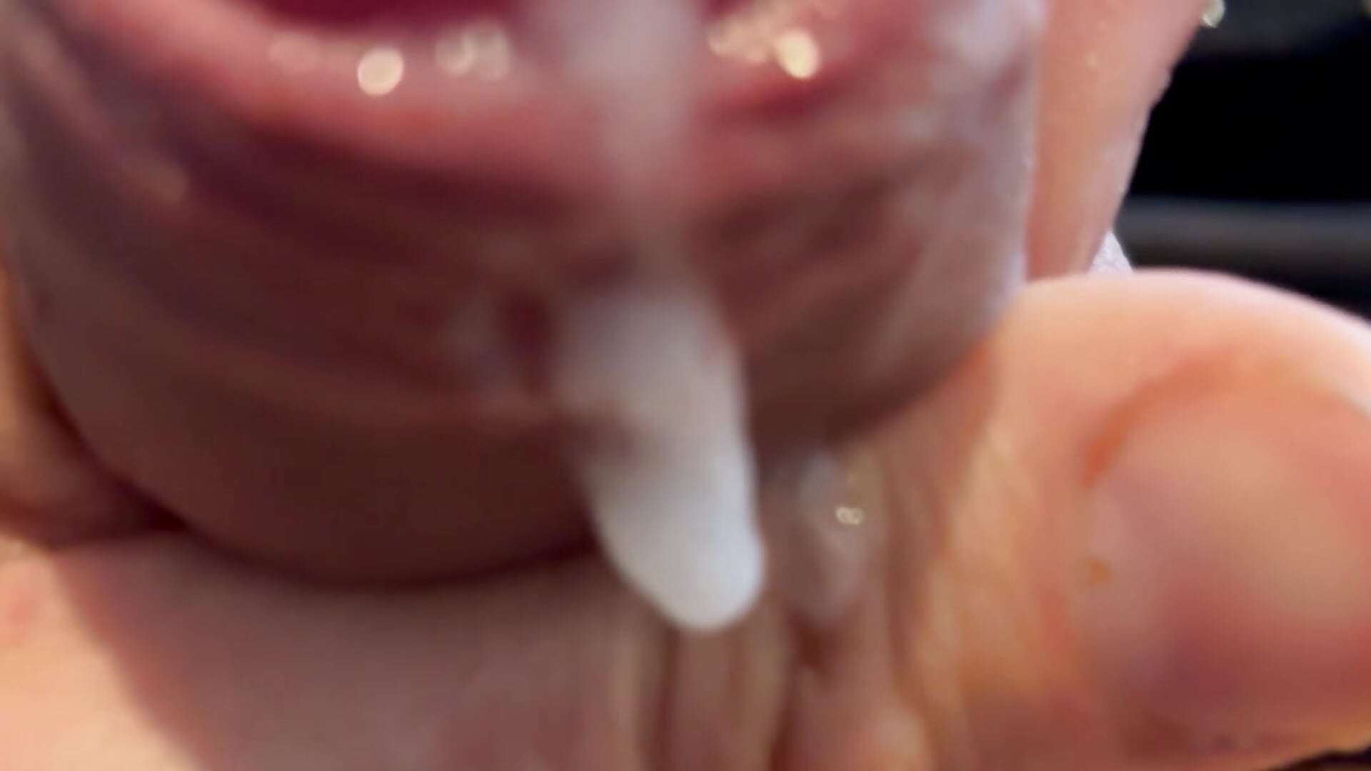 Uncut dick with drippin cum - Video von TheNakedPreacher Cam-Model