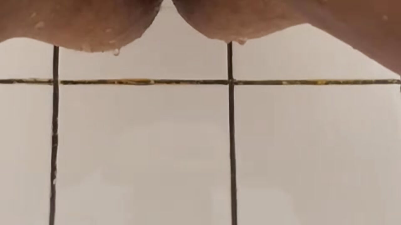 Water sports in the shower - video by vanilla_chocolate23 cam model