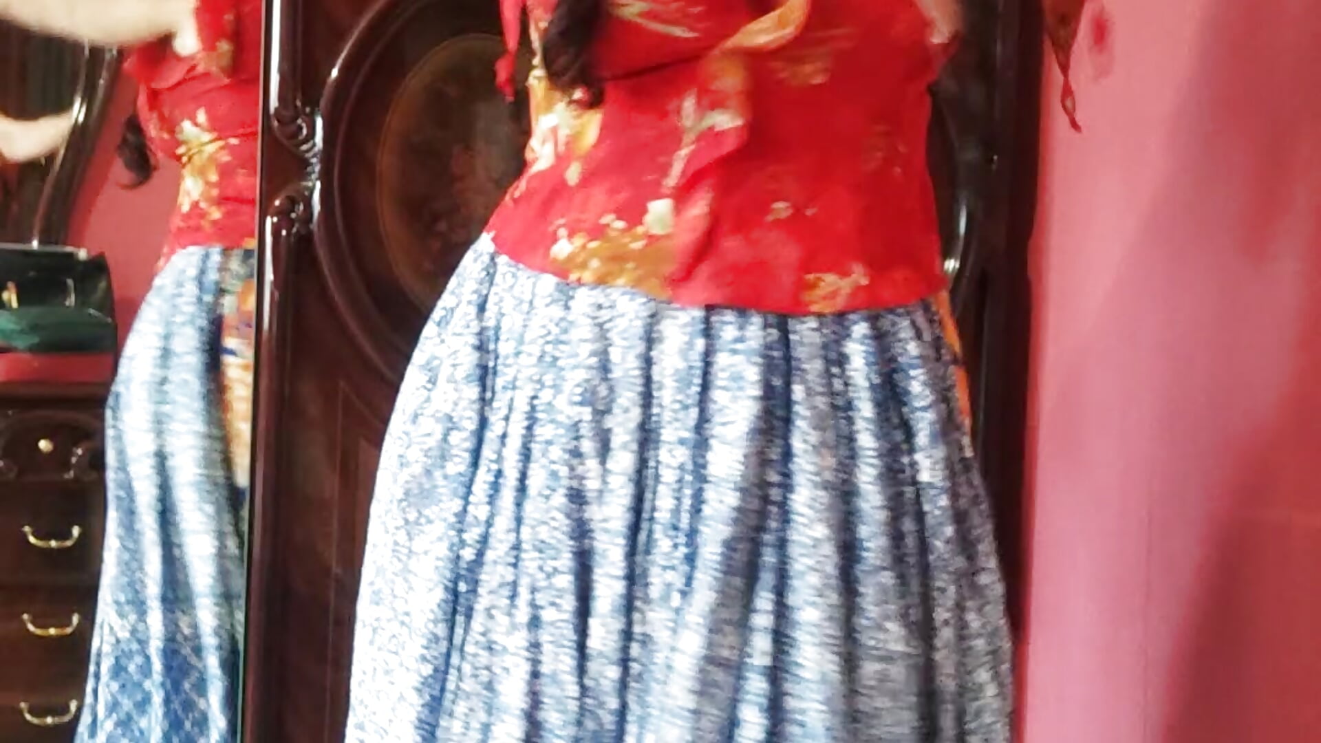 Look under the gypsy skirt - video by GypsyEsmeralda cam model