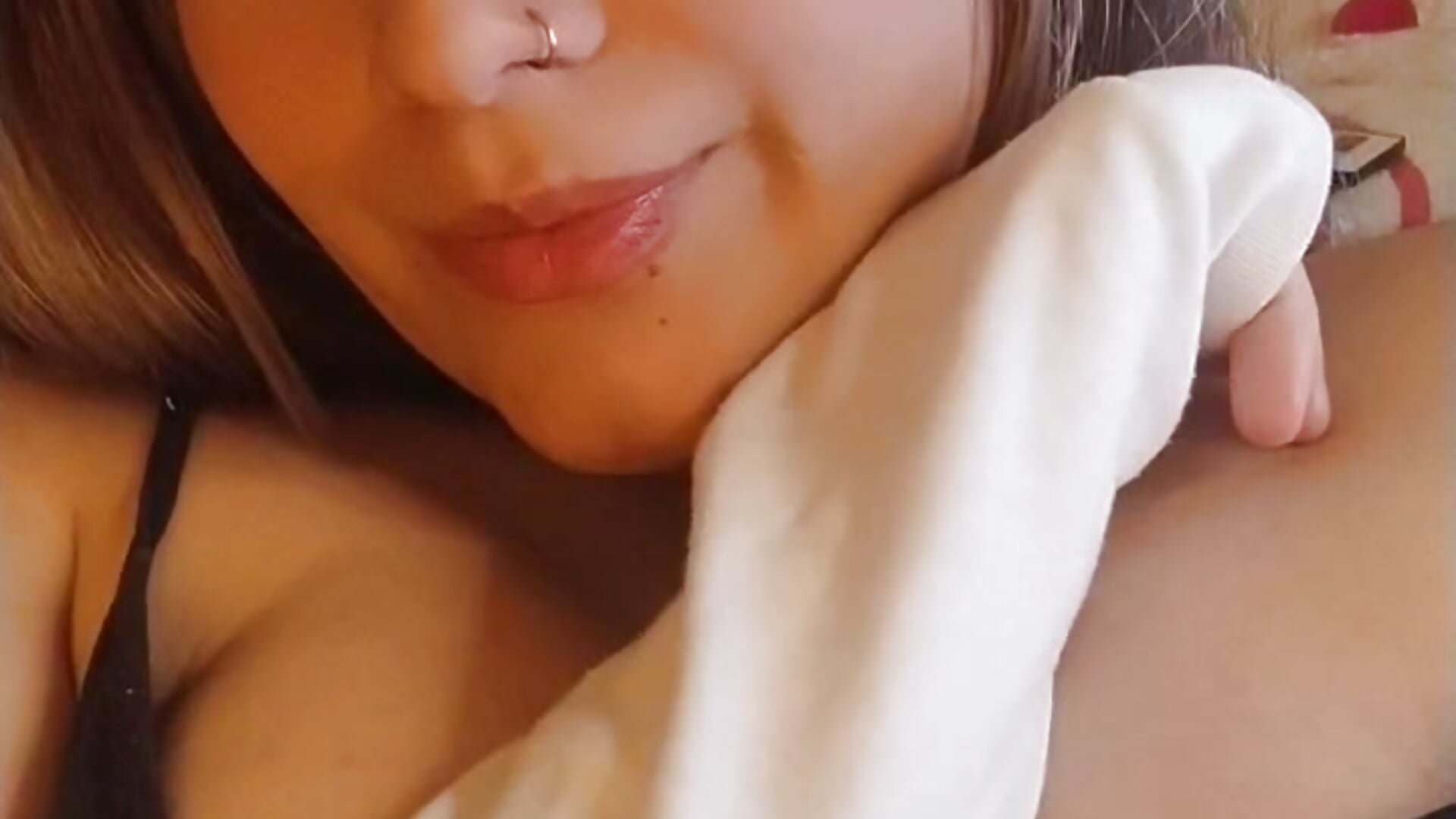 Reading 📚 — filmik MeiaRose, modela(-lki) na kamerkach