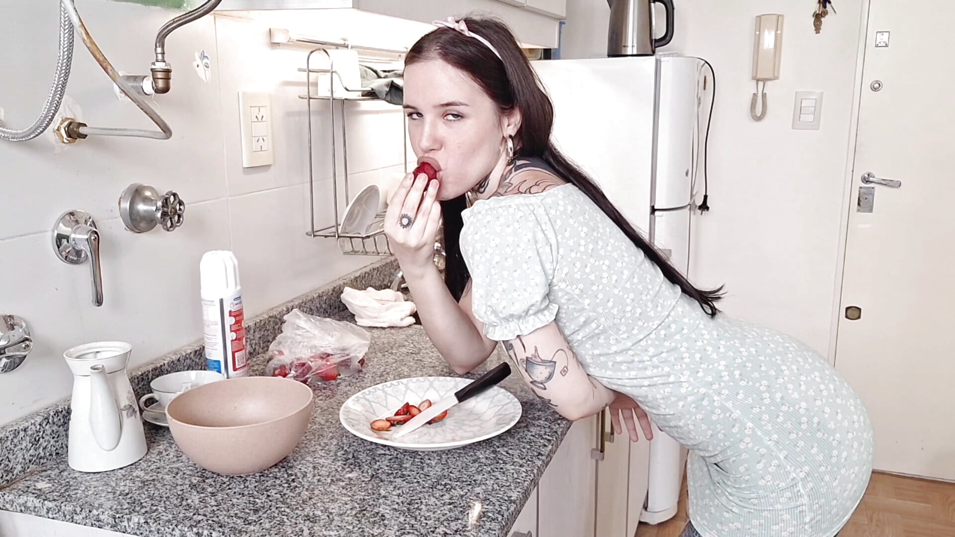 Frutillas con crema - video by Donna_rv cam model